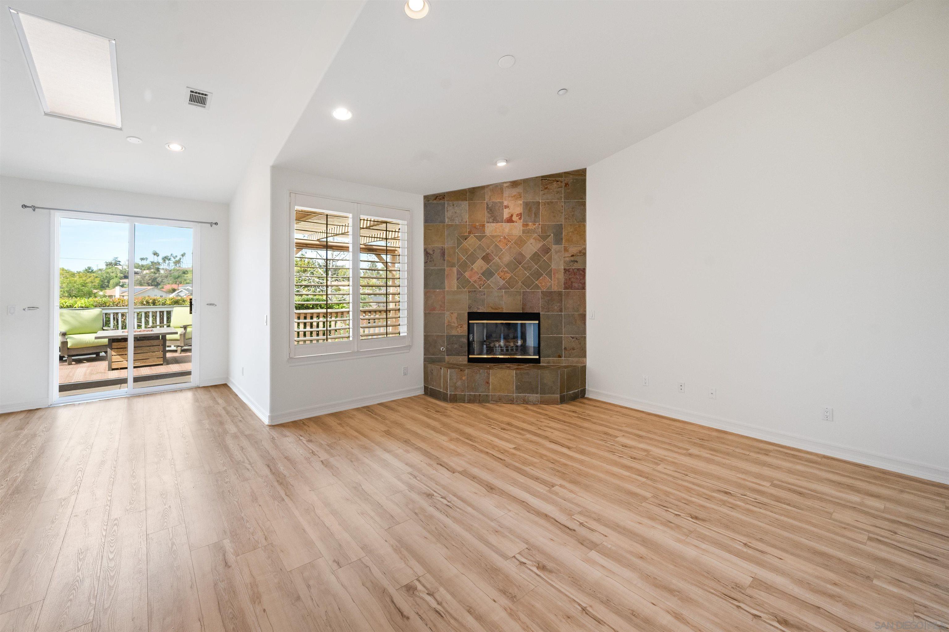 Detail Gallery Image 9 of 58 For 1580  Alta Vista Dr, Vista,  CA 92084 - 4 Beds | 3 Baths