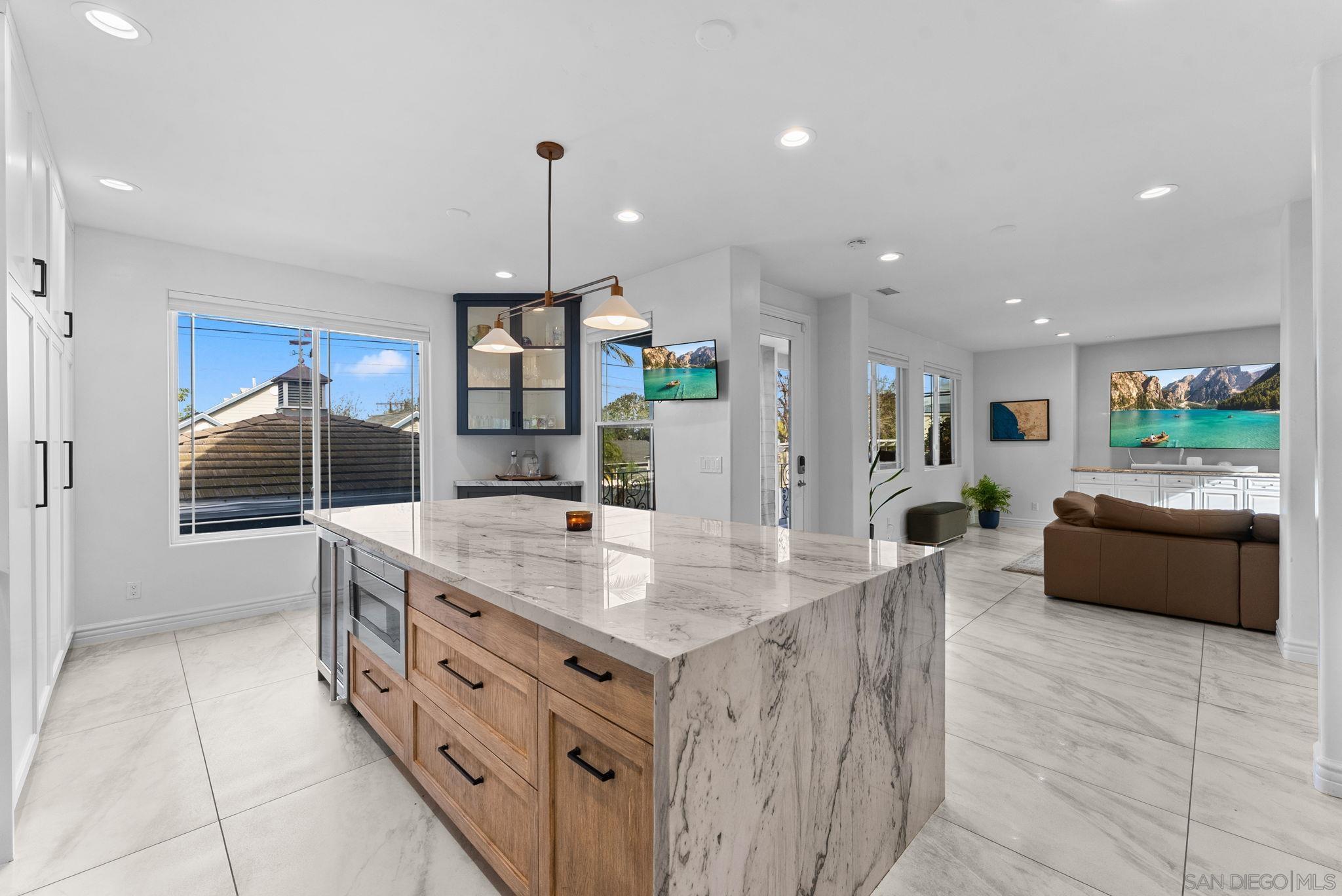 Detail Gallery Image 10 of 60 For 1550  Morenci St, San Diego,  CA 92110 - 5 Beds | 4 Baths