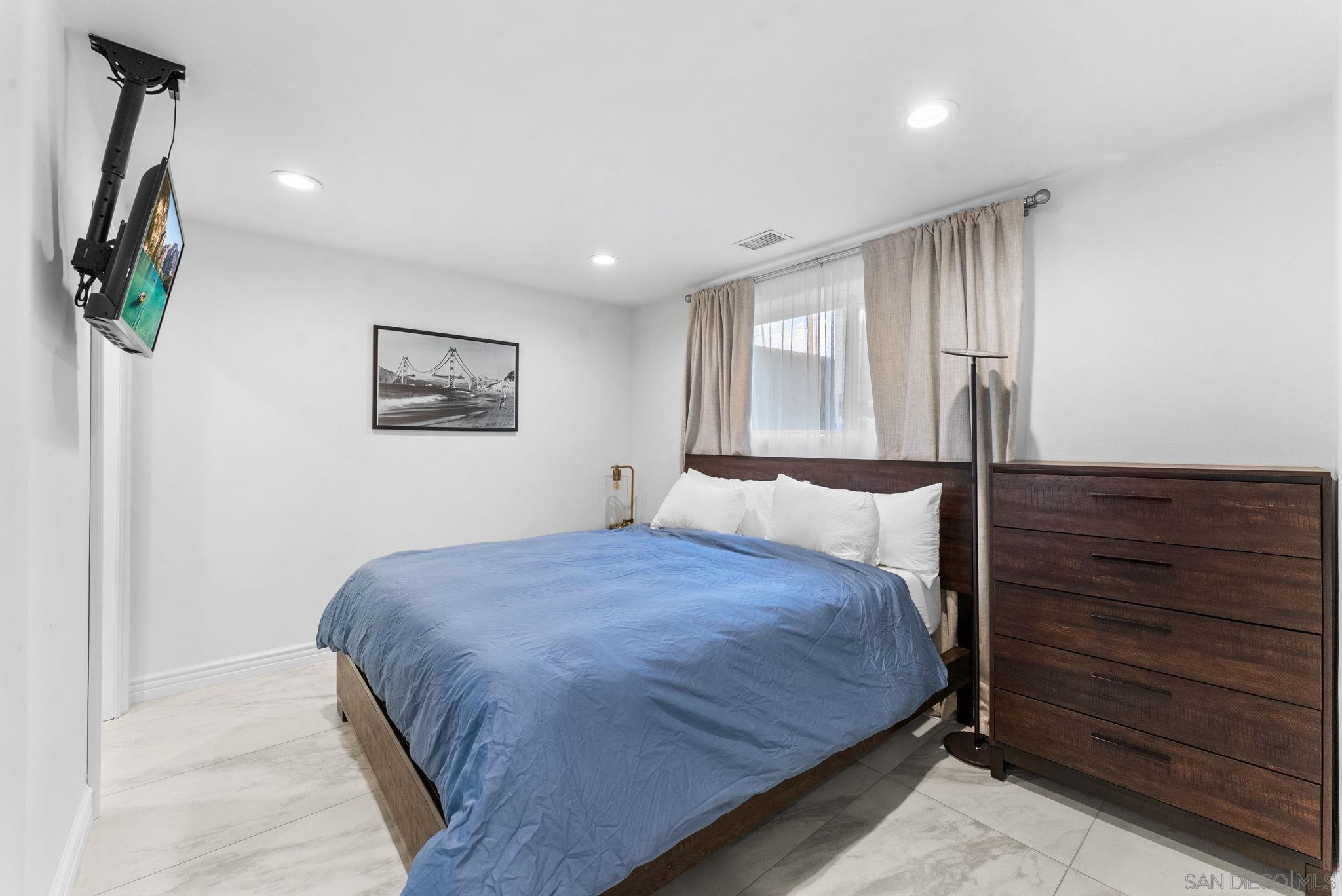 Detail Gallery Image 38 of 60 For 1550  Morenci St, San Diego,  CA 92110 - 5 Beds | 4 Baths