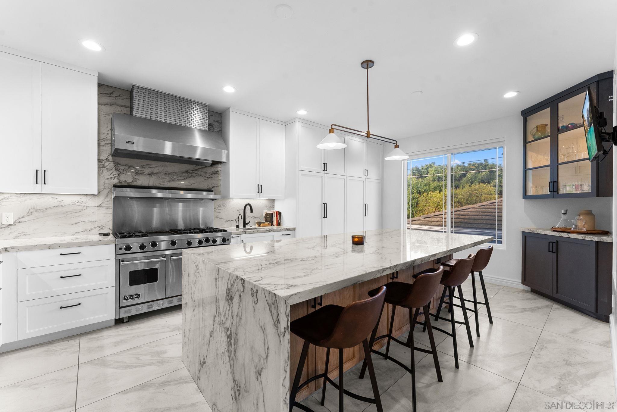 Detail Gallery Image 4 of 60 For 1550  Morenci St, San Diego,  CA 92110 - 5 Beds | 4 Baths