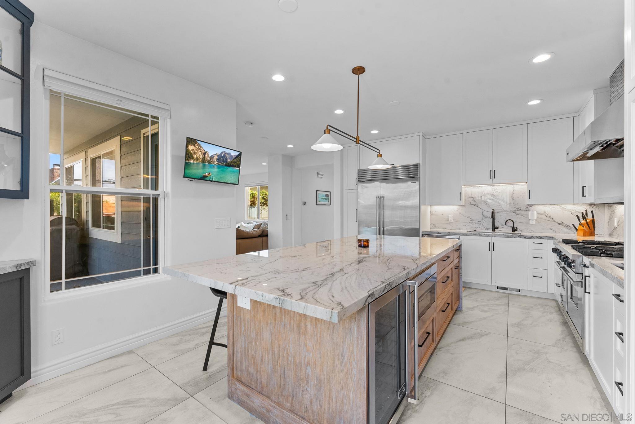 Detail Gallery Image 8 of 60 For 1550  Morenci St, San Diego,  CA 92110 - 5 Beds | 4 Baths