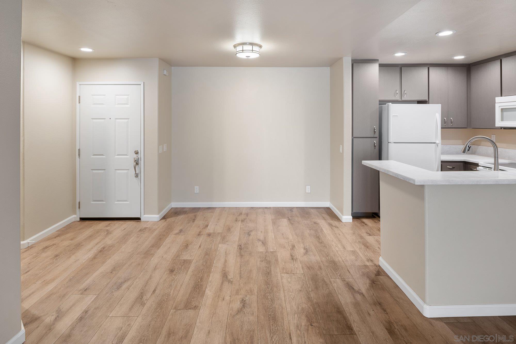 Detail Gallery Image 13 of 52 For 580  Camino De La Reina  #321,  San Diego,  CA 92108 - 2 Beds | 2 Baths