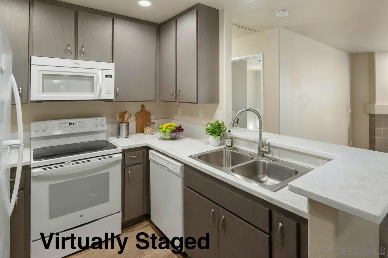 Detail Gallery Image 15 of 52 For 580  Camino De La Reina  #321,  San Diego,  CA 92108 - 2 Beds | 2 Baths