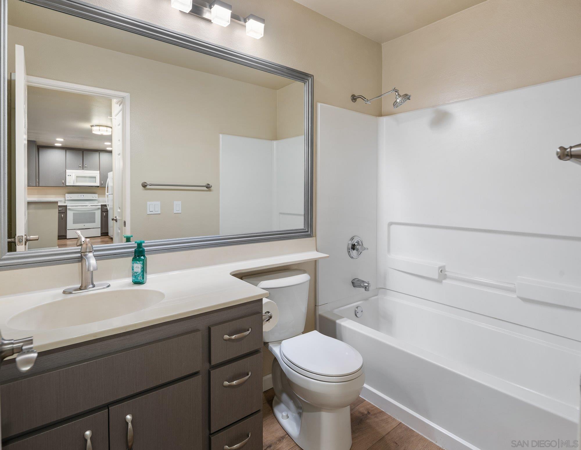 Detail Gallery Image 30 of 52 For 580  Camino De La Reina  #321,  San Diego,  CA 92108 - 2 Beds | 2 Baths