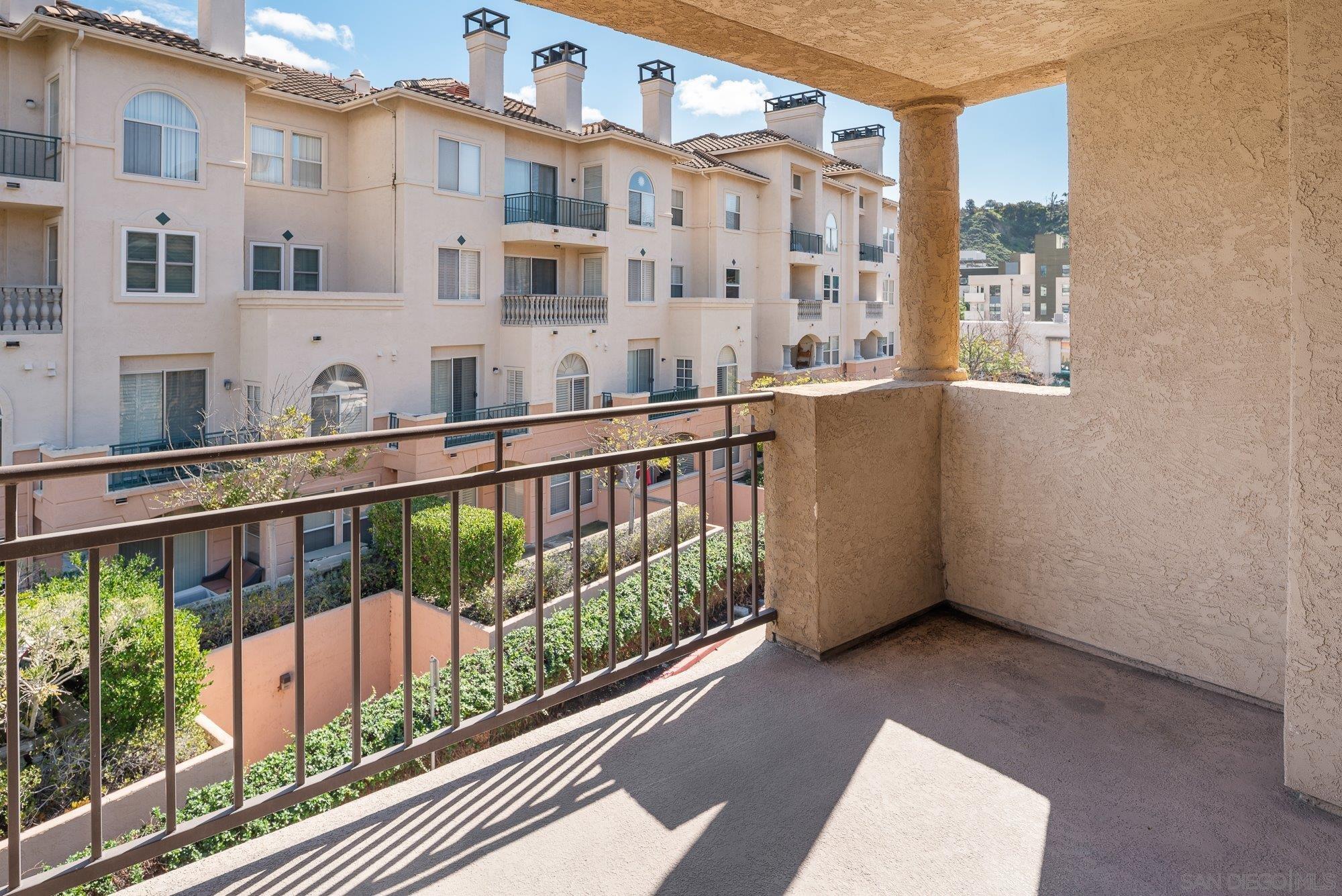 Detail Gallery Image 34 of 52 For 580  Camino De La Reina  #321,  San Diego,  CA 92108 - 2 Beds | 2 Baths
