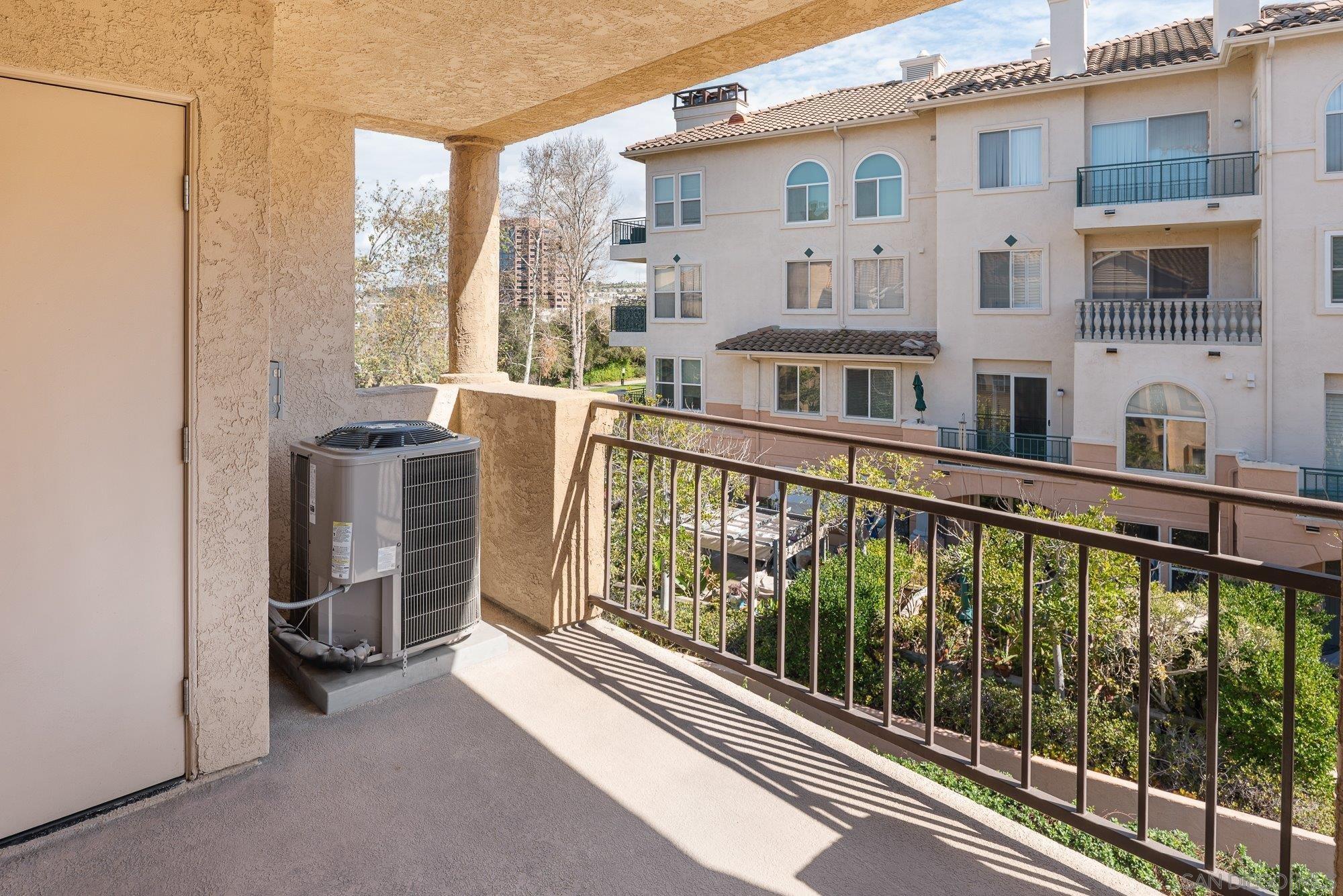Detail Gallery Image 36 of 52 For 580  Camino De La Reina  #321,  San Diego,  CA 92108 - 2 Beds | 2 Baths