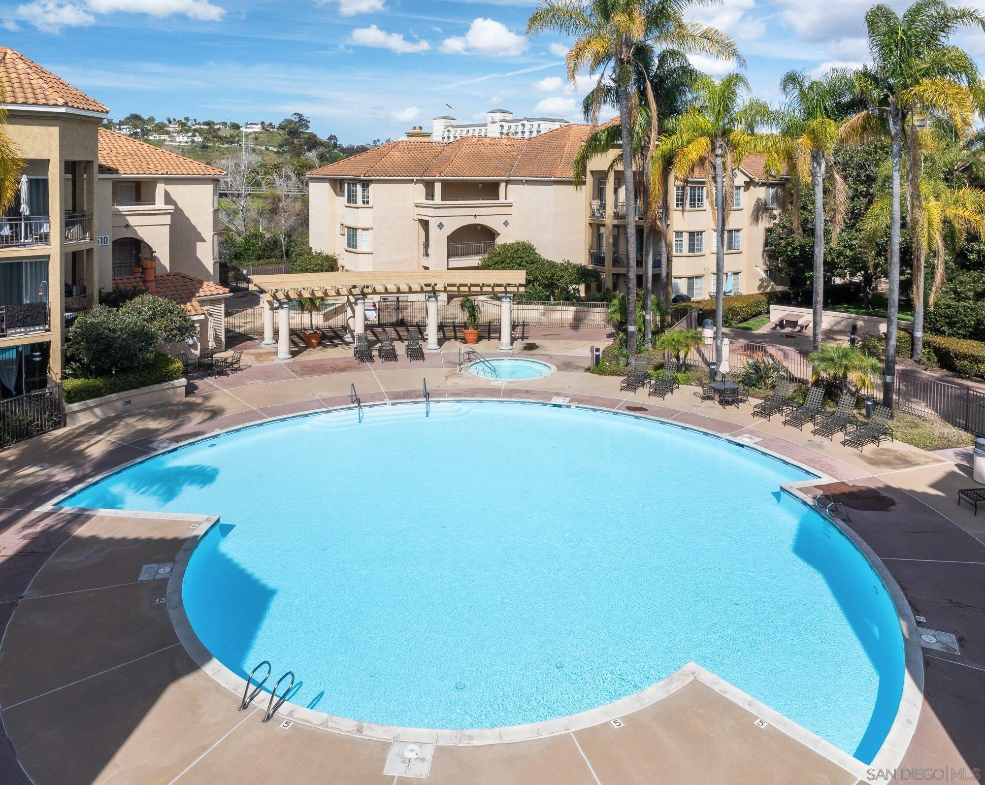 Detail Gallery Image 5 of 52 For 580  Camino De La Reina  #321,  San Diego,  CA 92108 - 2 Beds | 2 Baths