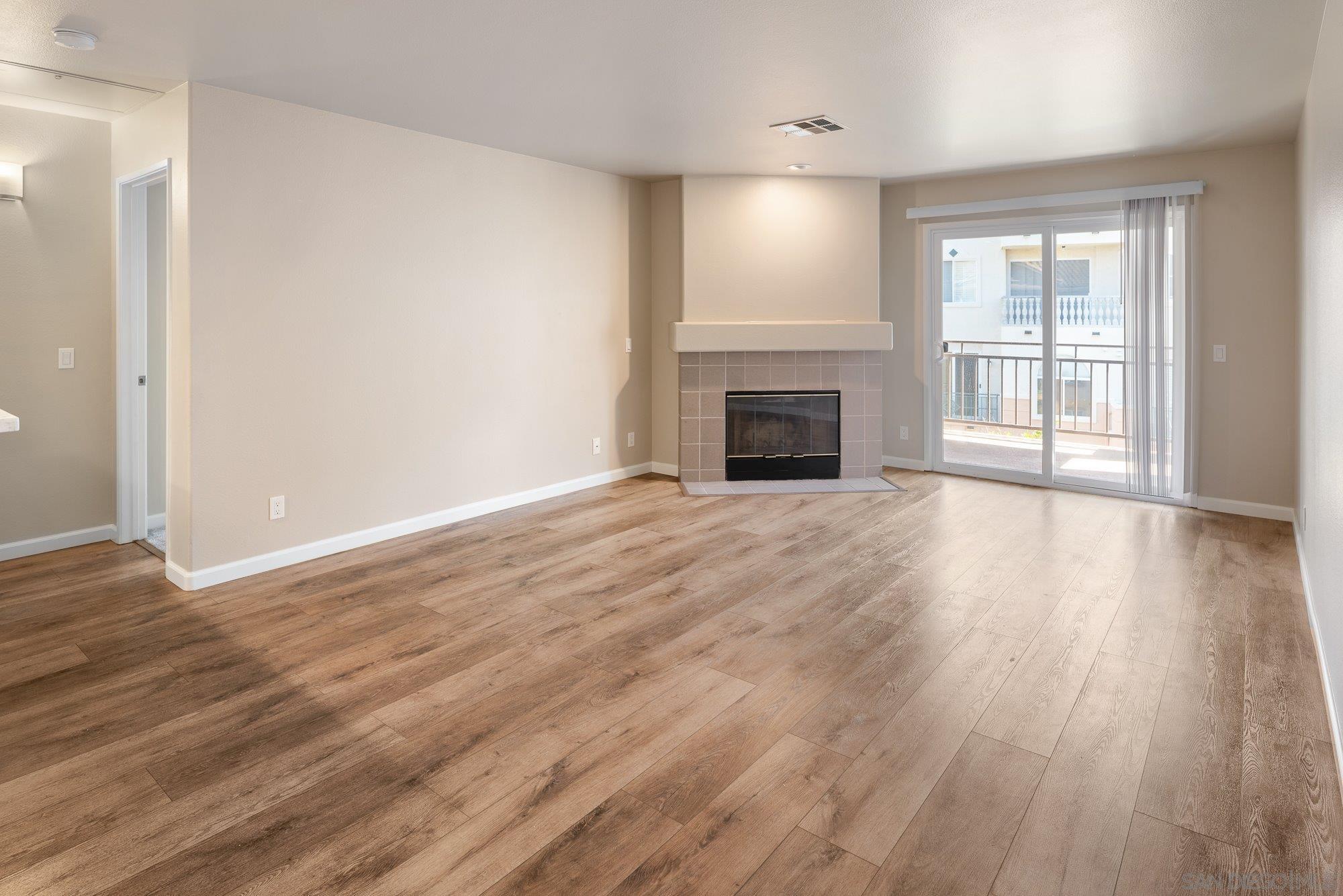 Detail Gallery Image 8 of 52 For 580  Camino De La Reina  #321,  San Diego,  CA 92108 - 2 Beds | 2 Baths