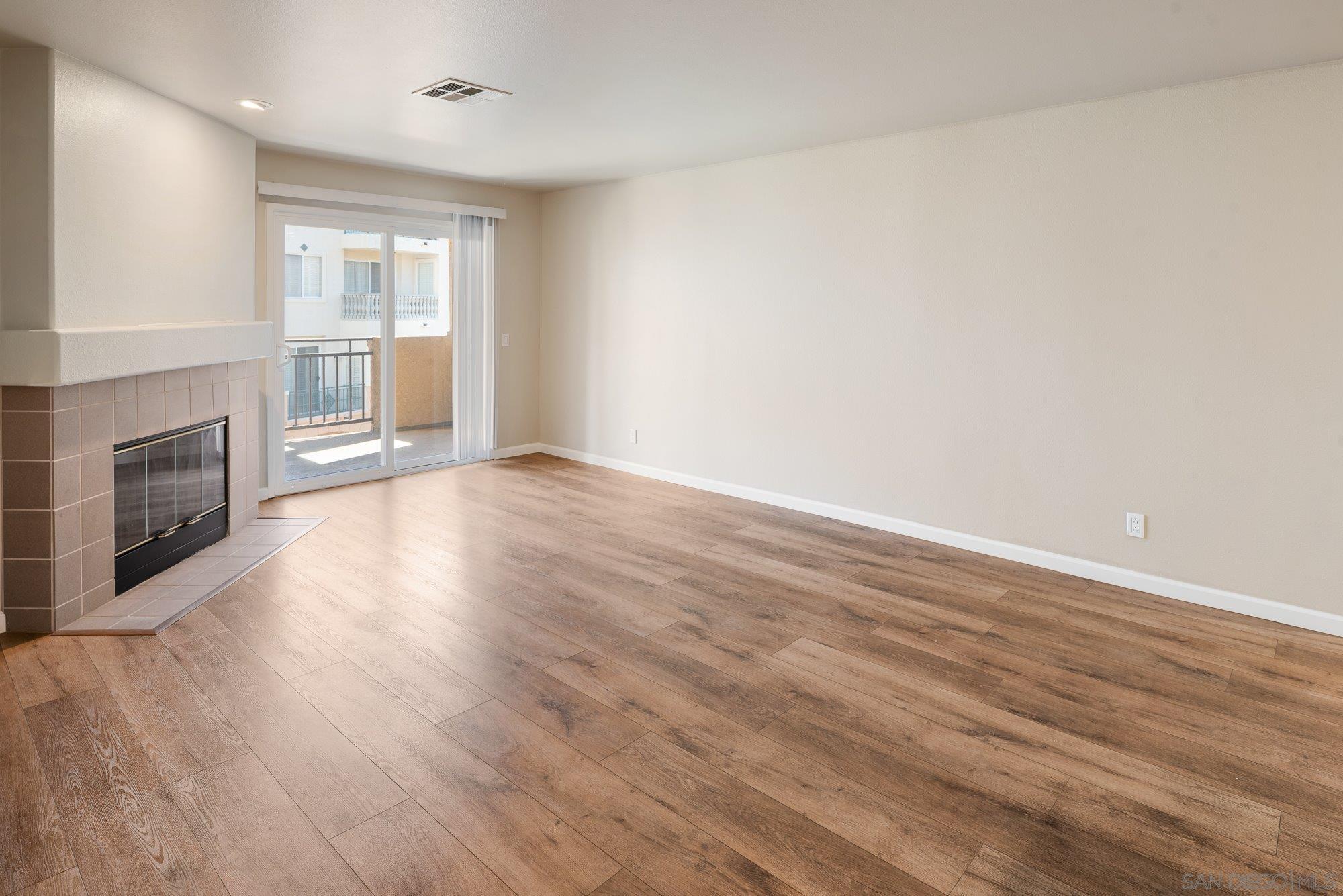 Detail Gallery Image 10 of 52 For 580  Camino De La Reina  #321,  San Diego,  CA 92108 - 2 Beds | 2 Baths