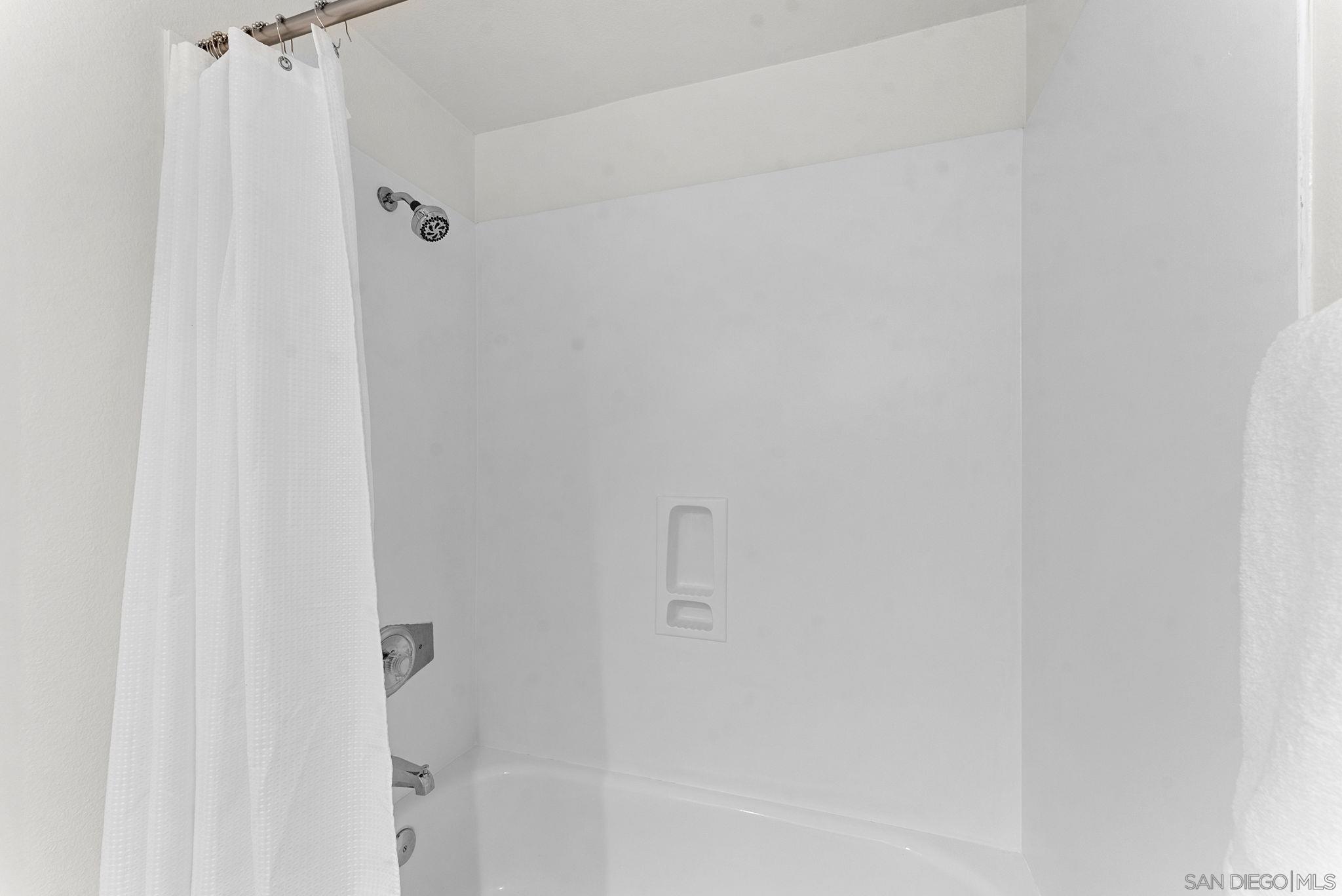 Detail Gallery Image 19 of 29 For 3131  Vista Rica, Carlsbad,  CA 92009 - 2 Beds | 2 Baths