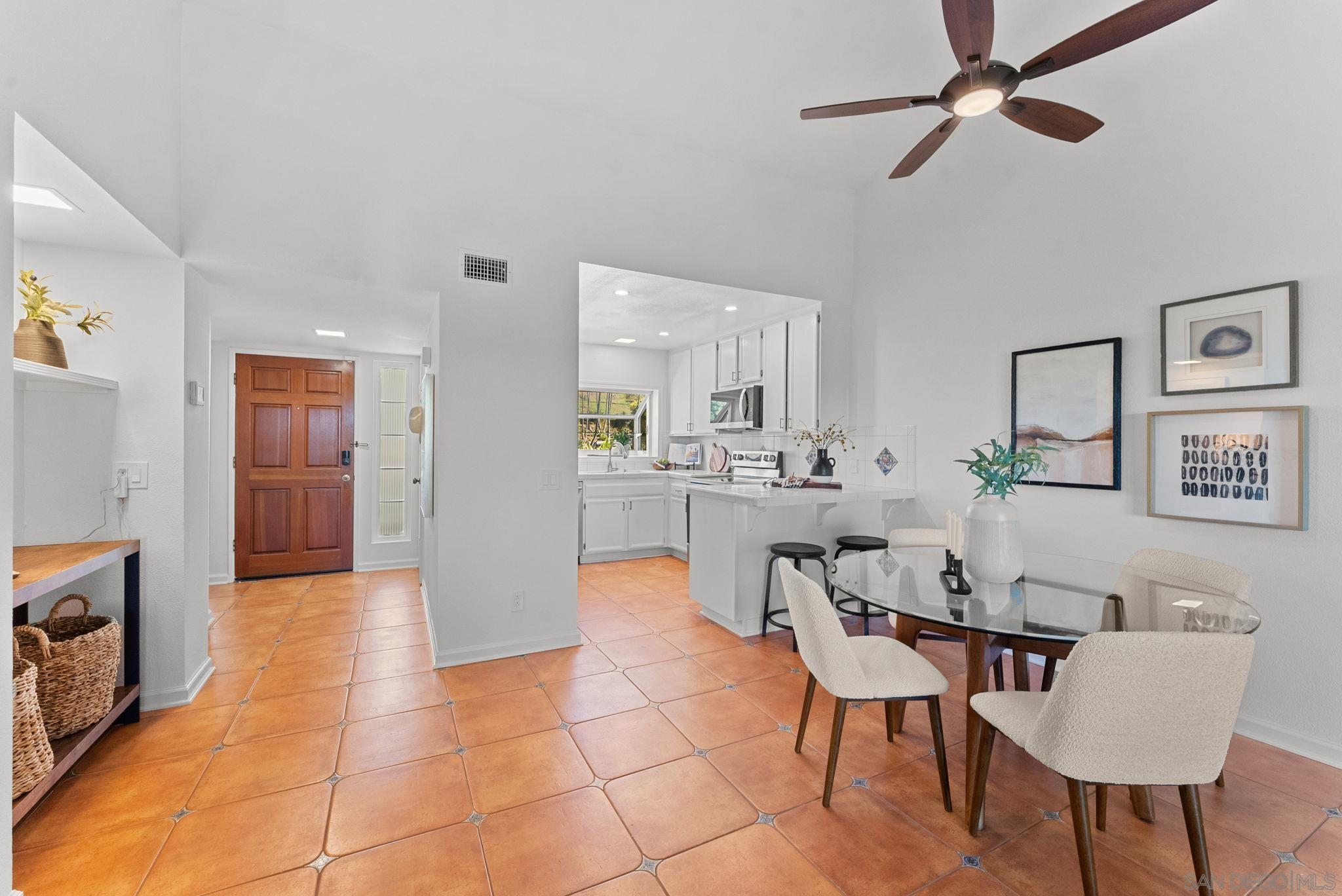 Detail Gallery Image 7 of 29 For 3131  Vista Rica, Carlsbad,  CA 92009 - 2 Beds | 2 Baths