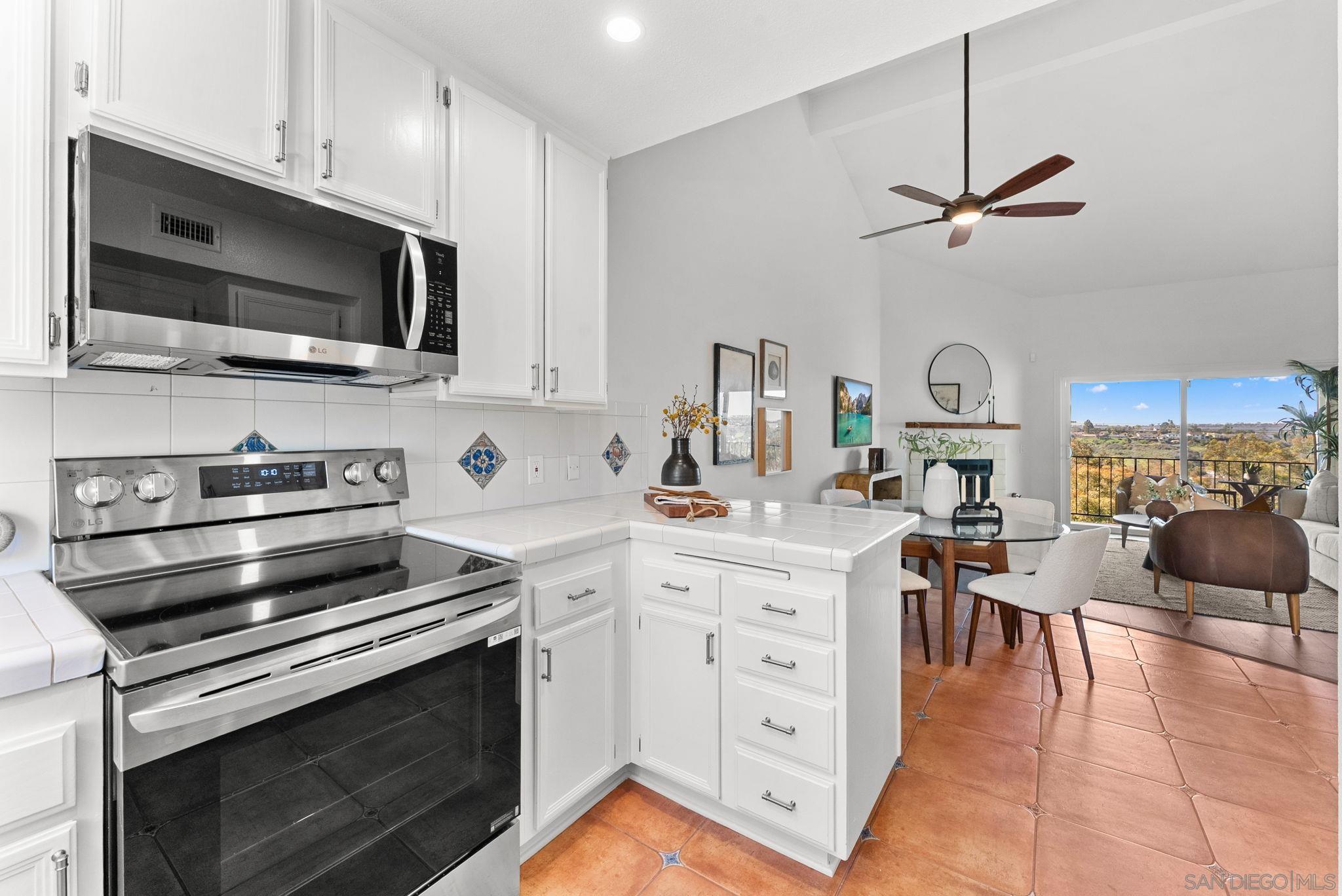 Detail Gallery Image 9 of 29 For 3131  Vista Rica, Carlsbad,  CA 92009 - 2 Beds | 2 Baths