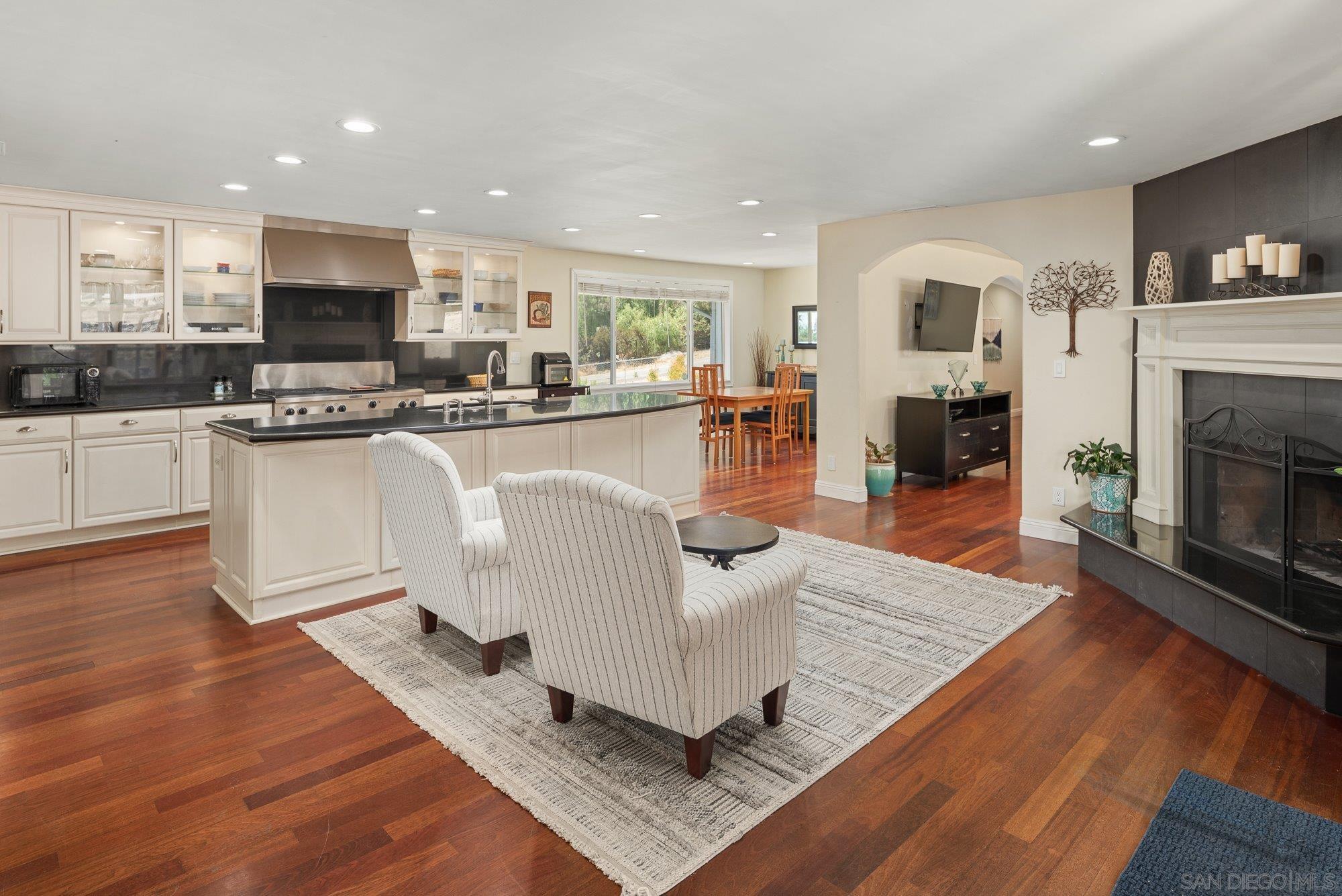 Detail Gallery Image 3 of 42 For 2855 N Victoria Dr, Alpine,  CA 91901 - 3 Beds | 2 Baths