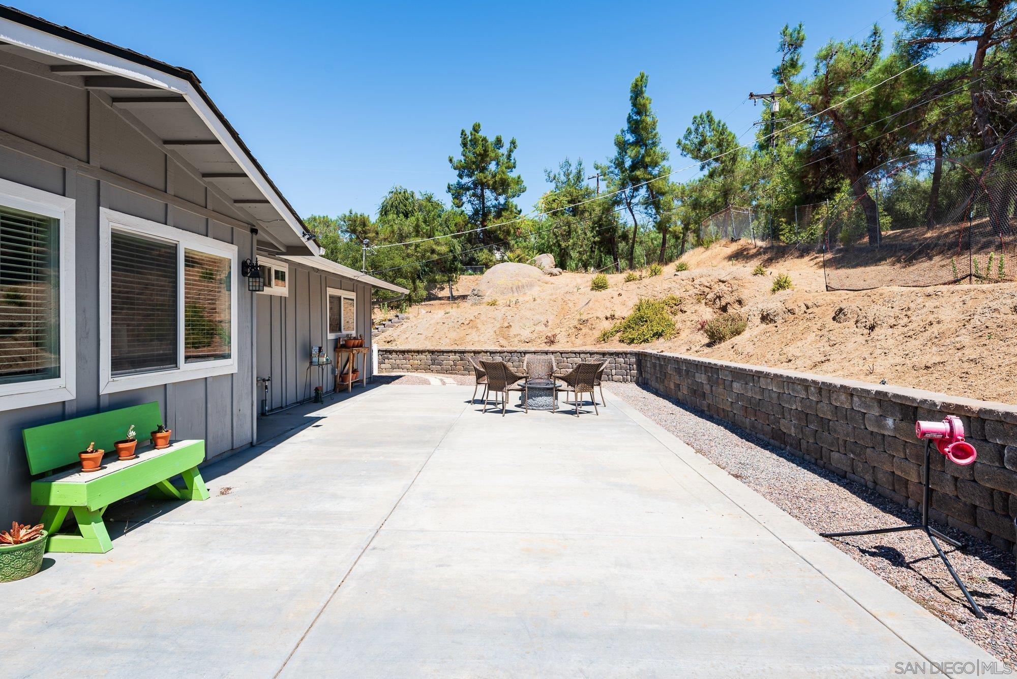 Detail Gallery Image 5 of 42 For 2855 N Victoria Dr, Alpine,  CA 91901 - 3 Beds | 2 Baths