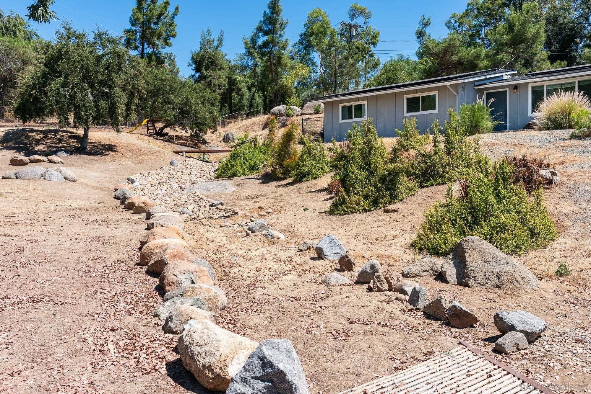 Detail Gallery Image 6 of 42 For 2855 N Victoria Dr, Alpine,  CA 91901 - 3 Beds | 2 Baths