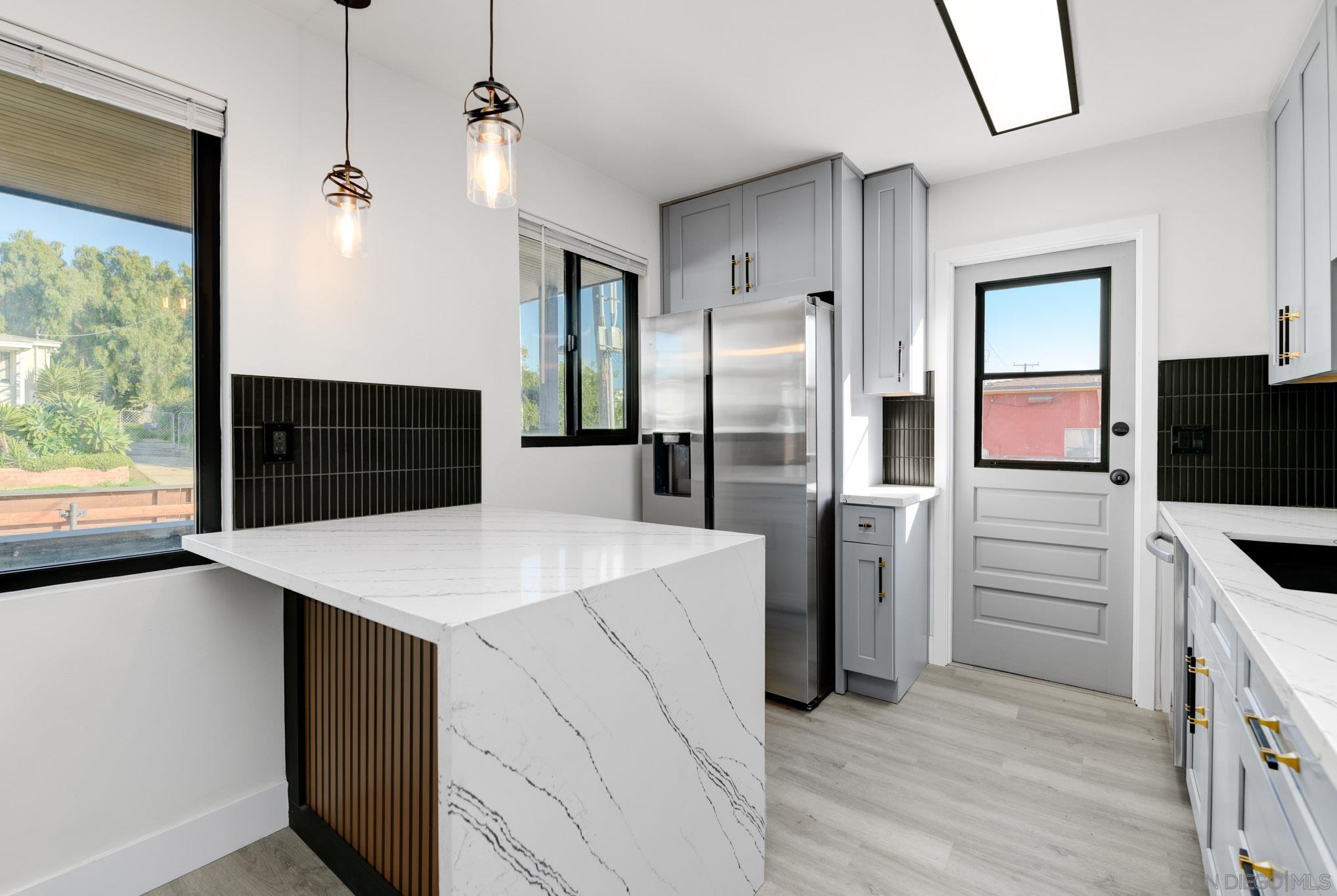 Detail Gallery Image 12 of 29 For 1948  Westinghouse St, San Diego,  CA 92111 - 3 Beds | 2 Baths