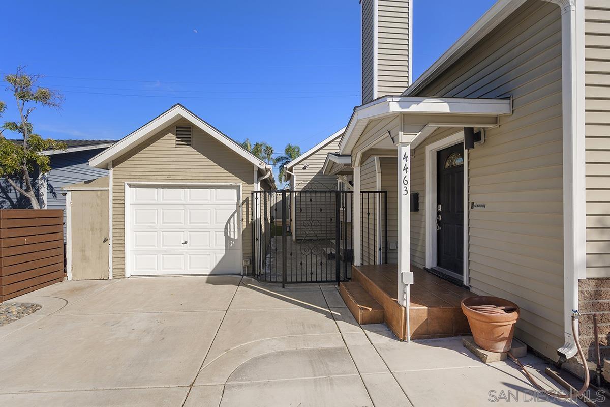 Detail Gallery Image 3 of 28 For 4463  Bancroft Street, San Diego,  CA 92116 - 2 Beds | 2 Baths