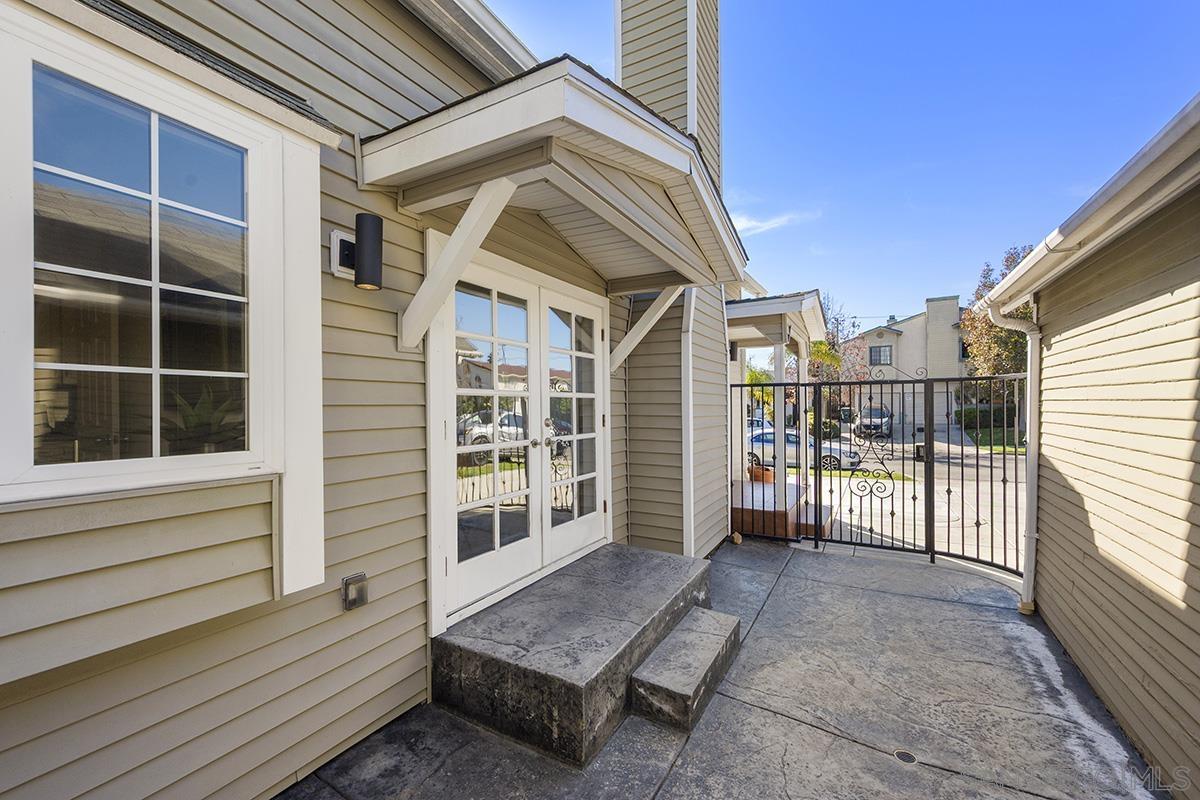 Detail Gallery Image 4 of 28 For 4463  Bancroft Street, San Diego,  CA 92116 - 2 Beds | 2 Baths