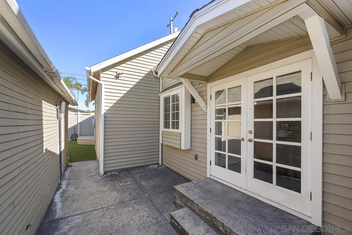 Detail Gallery Image 5 of 28 For 4463  Bancroft Street, San Diego,  CA 92116 - 2 Beds | 2 Baths