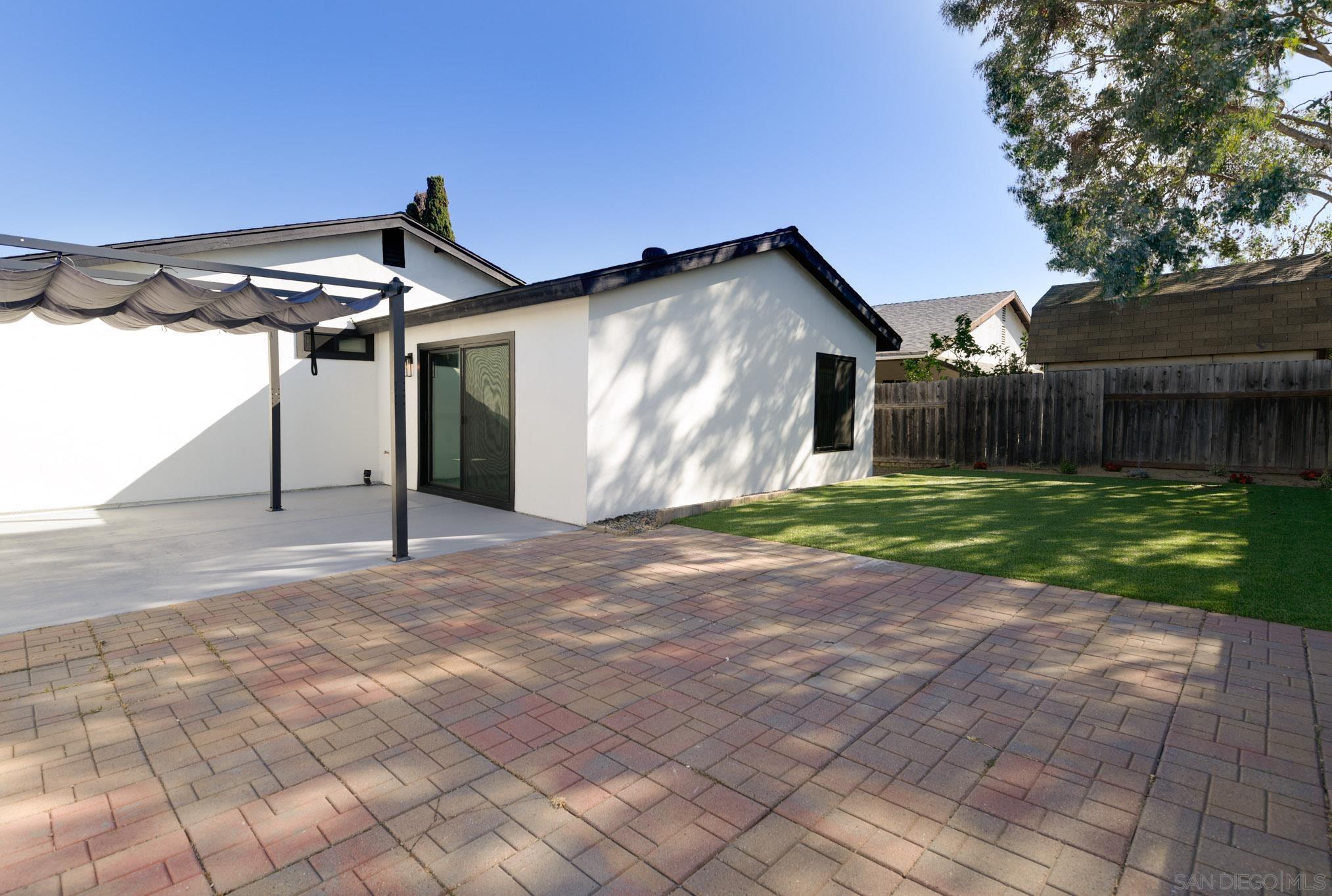 Detail Gallery Image 8 of 17 For 8667  Cetus Rd, San Diego,  CA 92126 - 3 Beds | 2 Baths