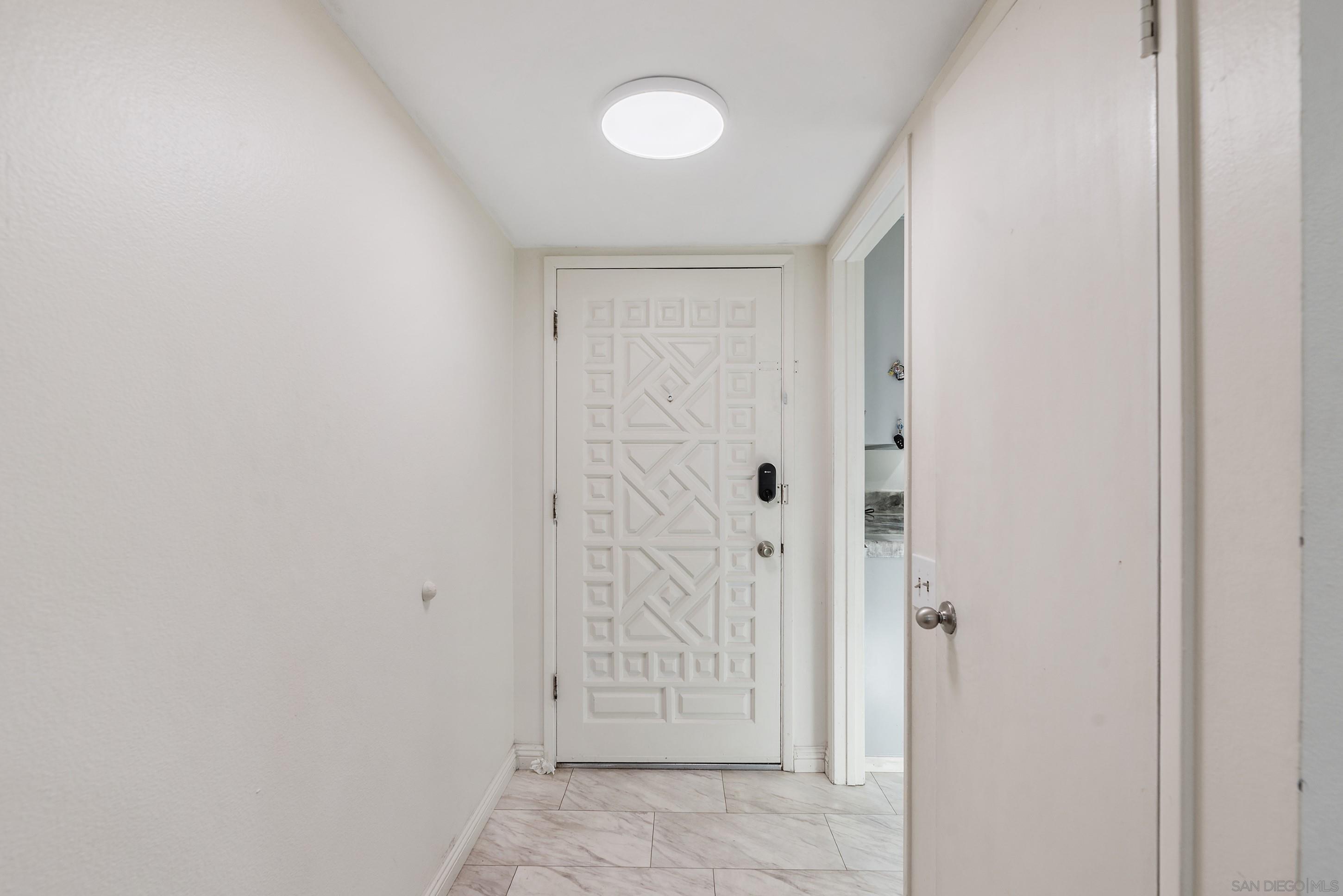 Detail Gallery Image 5 of 42 For 12130  Rancho Bernardo Rd  #B,  San Diego,  CA 92128 - 2 Beds | 2 Baths