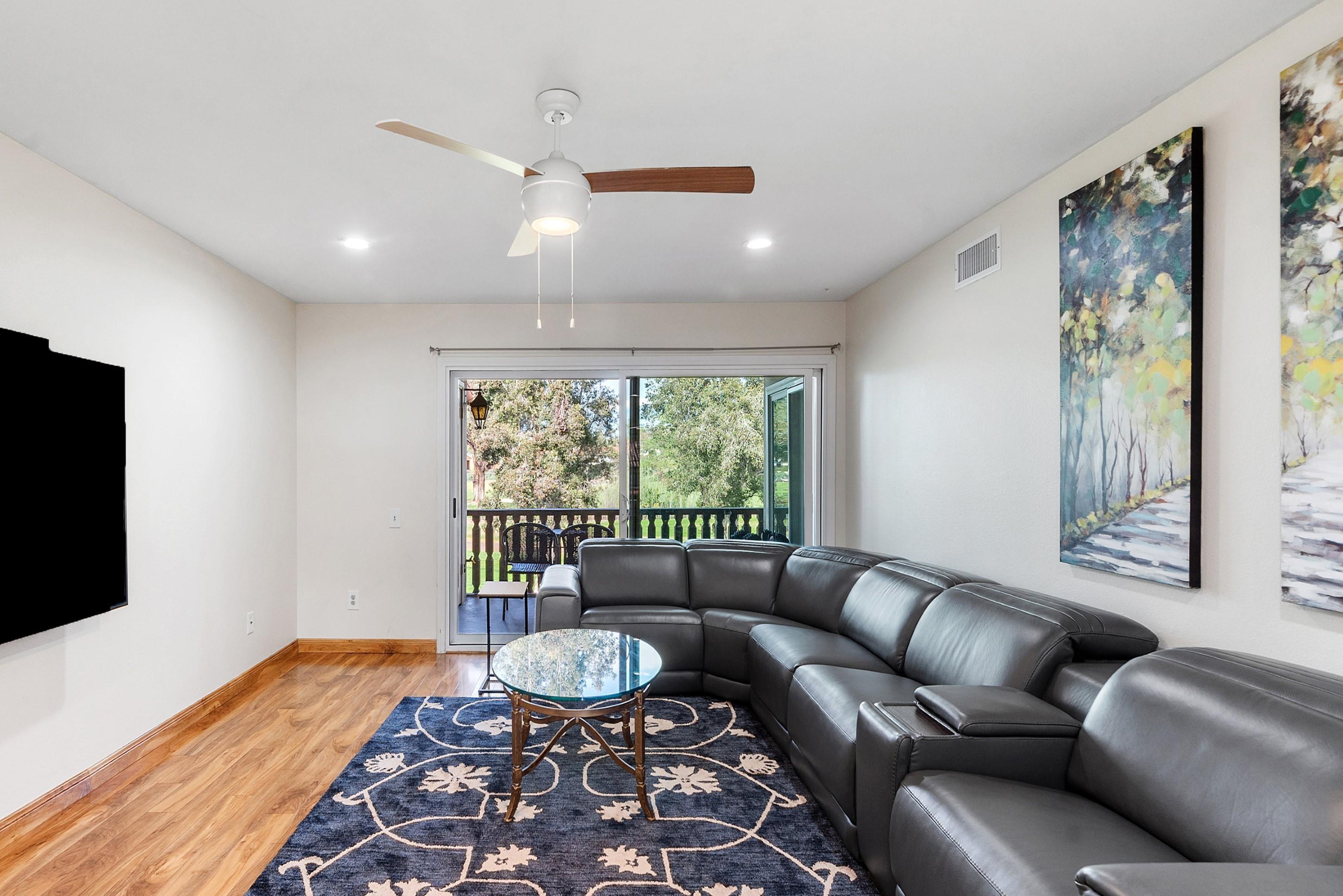 Detail Gallery Image 7 of 42 For 12130  Rancho Bernardo Rd  #B,  San Diego,  CA 92128 - 2 Beds | 2 Baths