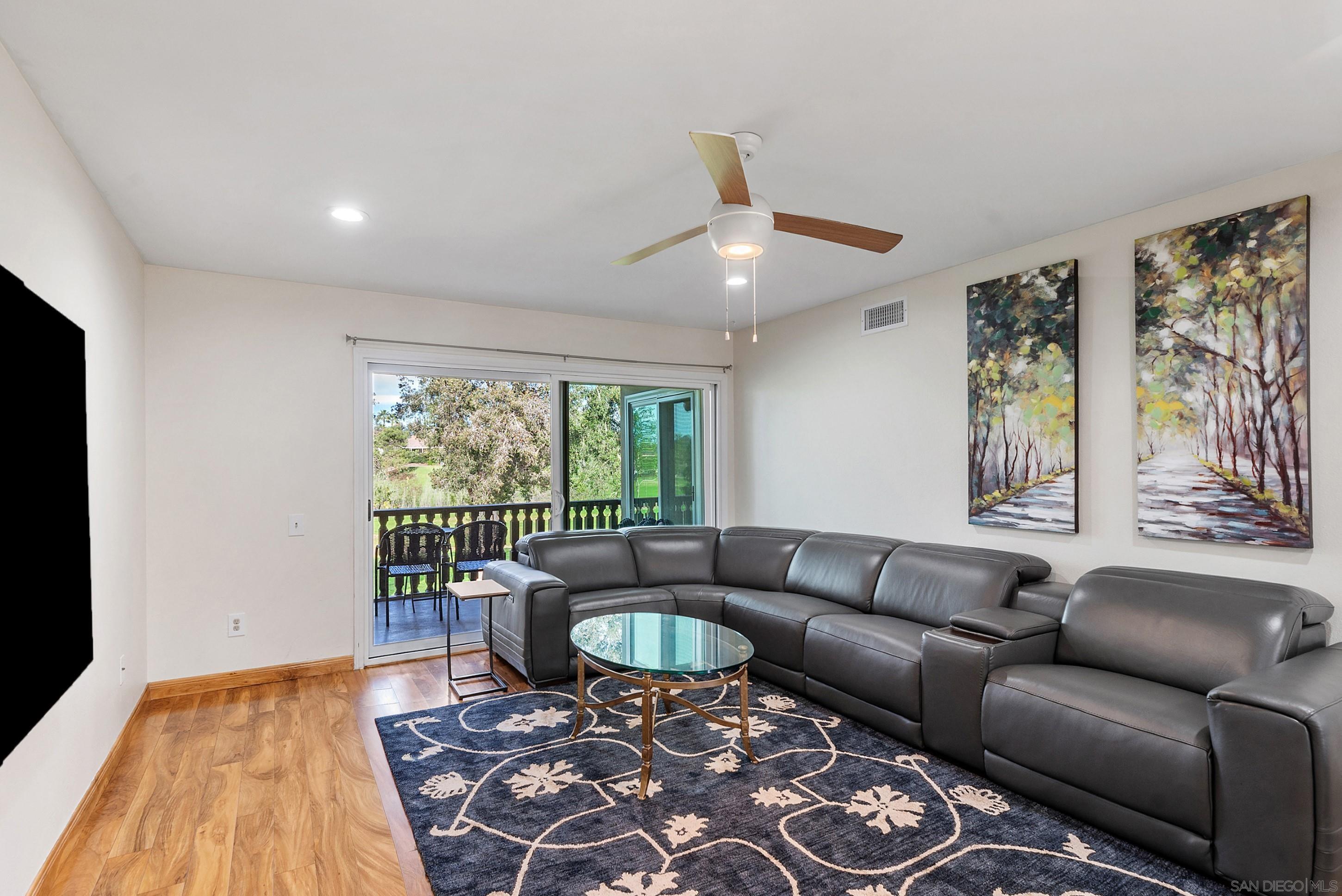 Detail Gallery Image 8 of 42 For 12130  Rancho Bernardo Rd  #B,  San Diego,  CA 92128 - 2 Beds | 2 Baths