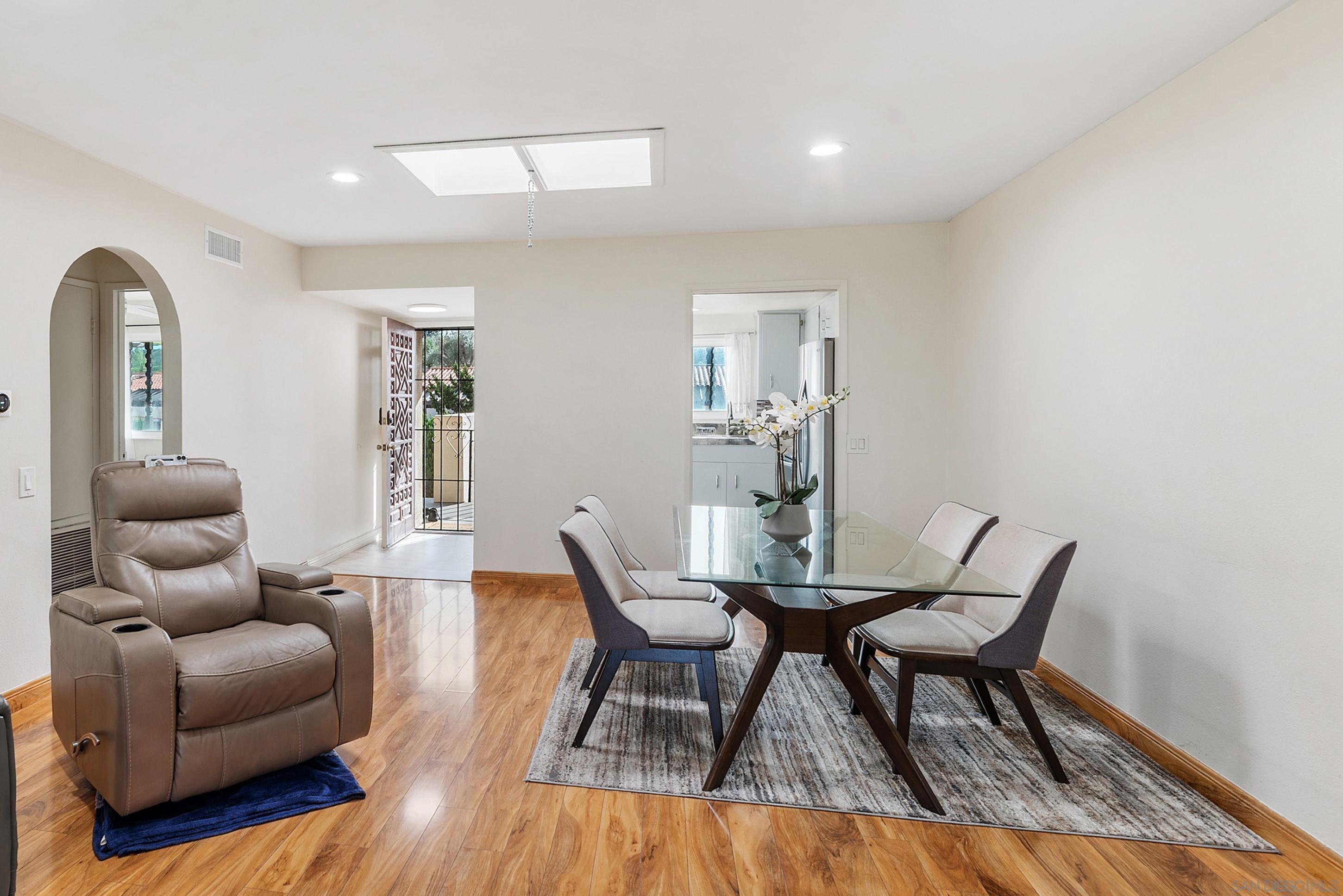 Detail Gallery Image 9 of 42 For 12130  Rancho Bernardo Rd  #B,  San Diego,  CA 92128 - 2 Beds | 2 Baths