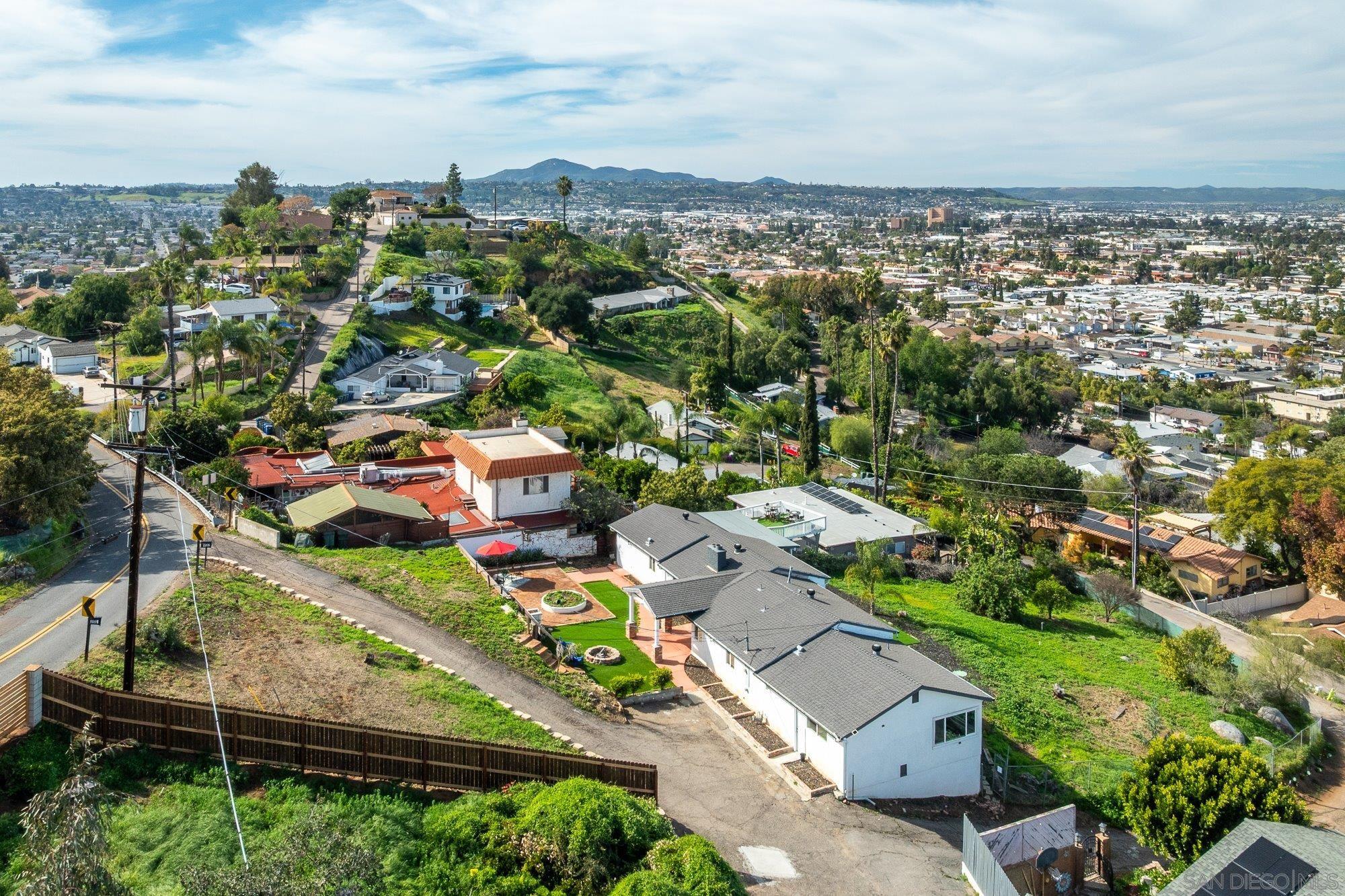 Detail Gallery Image 3 of 64 For 1192  Merritt Dr, El Cajon,  CA 92020 - 3 Beds | 3/1 Baths