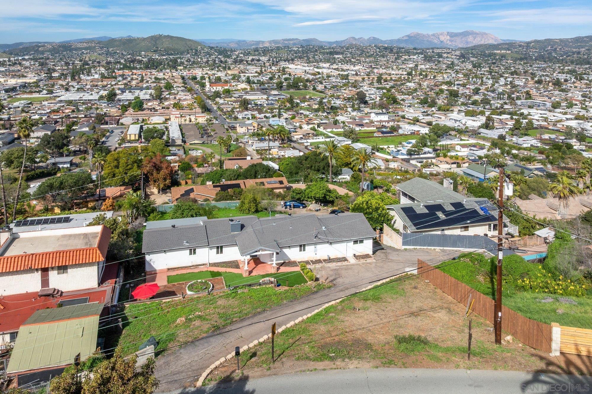 Detail Gallery Image 4 of 64 For 1192  Merritt Dr, El Cajon,  CA 92020 - 3 Beds | 3/1 Baths