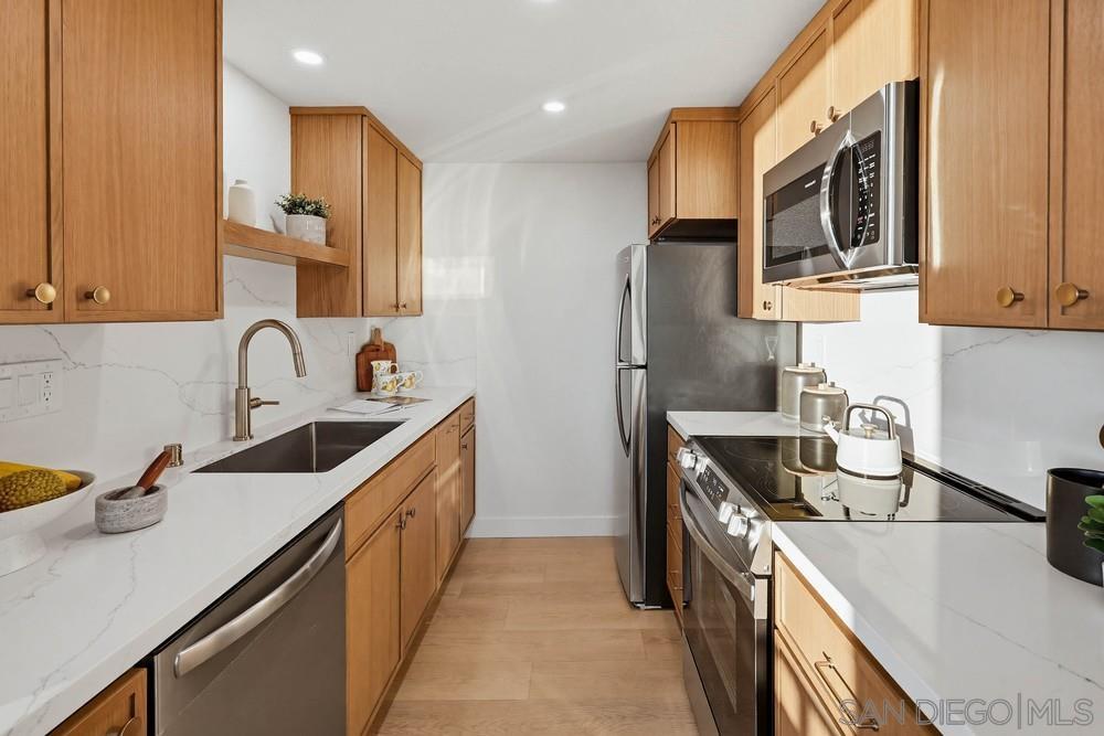 Detail Gallery Image 9 of 26 For 5015  Santa Cruz Ave  #209,  San Diego,  CA 92107 - 1 Beds | 1 Baths