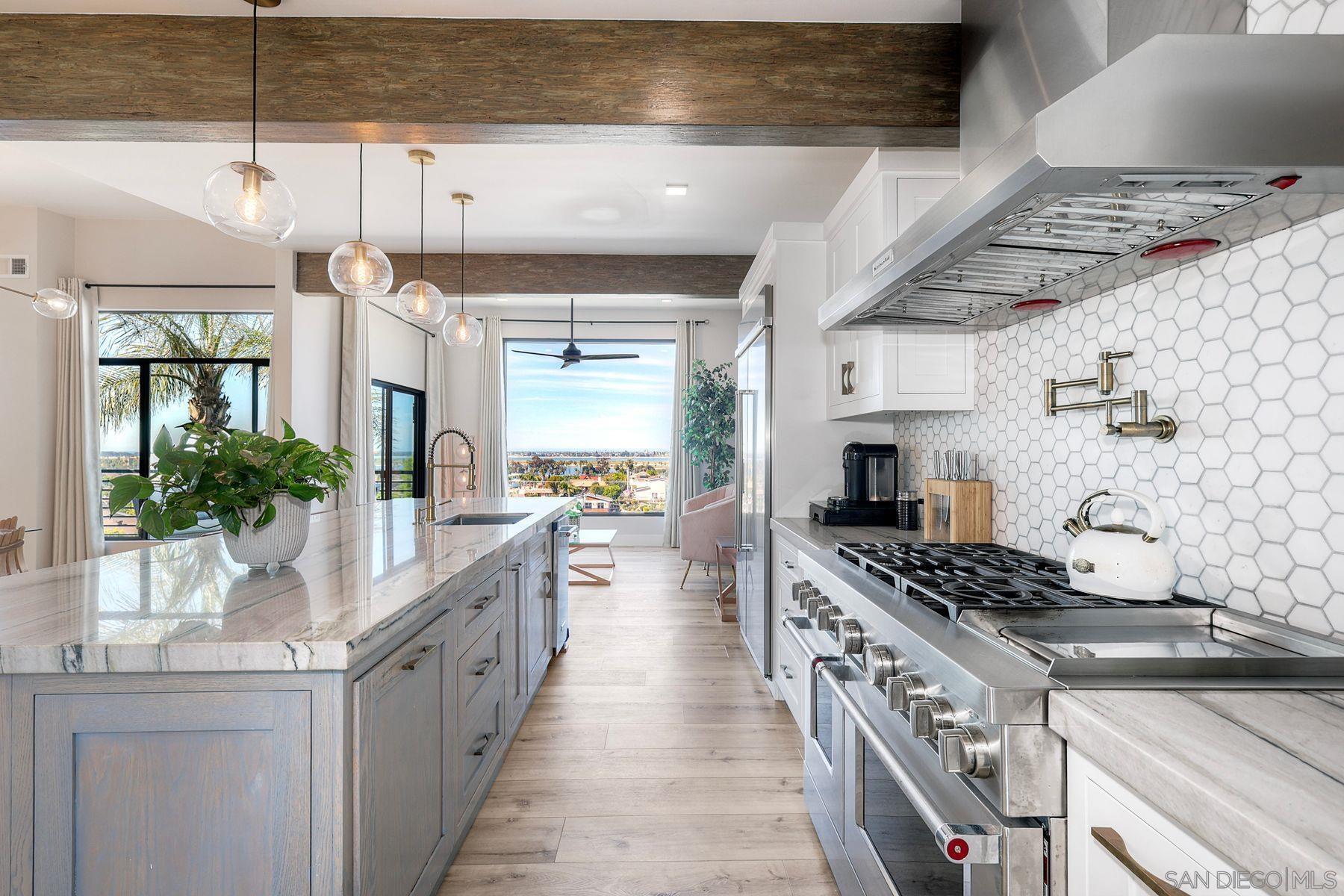 Detail Gallery Image 5 of 29 For 2240  Hartford St., San Diego,  CA 92110 - 4 Beds | 2/1 Baths