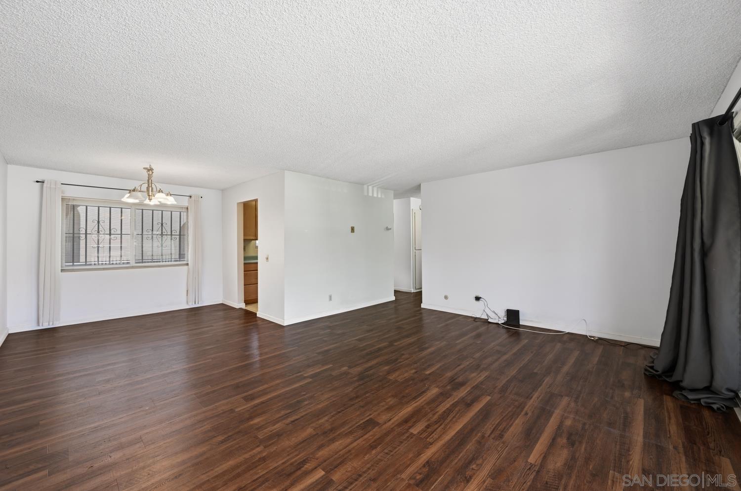 Detail Gallery Image 2 of 21 For 2530  Clairemont Dr  #303,  San Diego,  CA 92117 - 2 Beds | 1 Baths