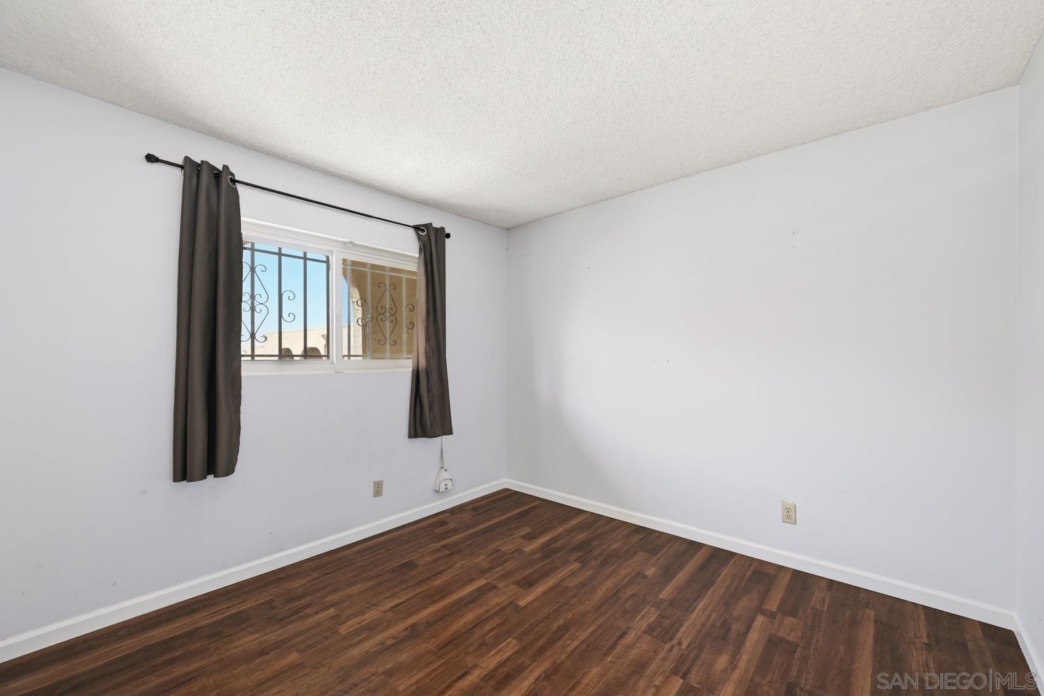 Detail Gallery Image 14 of 21 For 2530  Clairemont Dr  #303,  San Diego,  CA 92117 - 2 Beds | 1 Baths