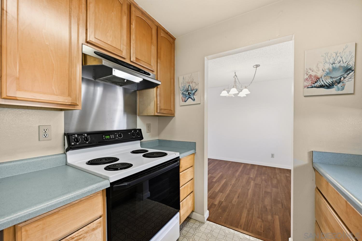 Detail Gallery Image 8 of 21 For 2530  Clairemont Dr  #303,  San Diego,  CA 92117 - 2 Beds | 1 Baths