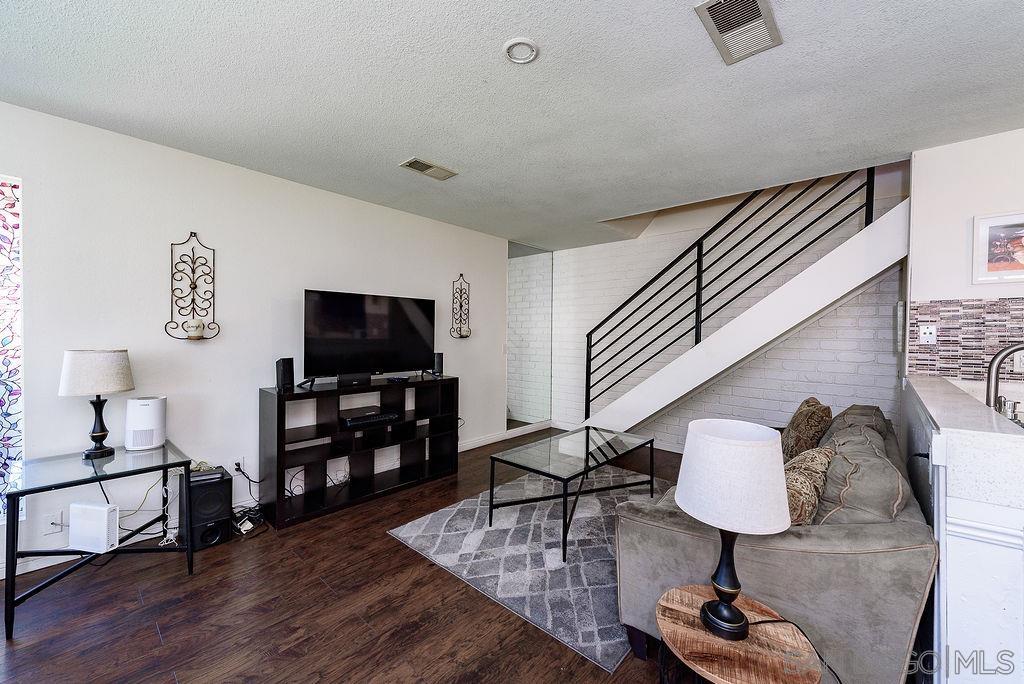 Detail Gallery Image 3 of 26 For 9855  Mission Greens Ct  #3,  Santee,  CA 92071 - 2 Beds | 1 Baths