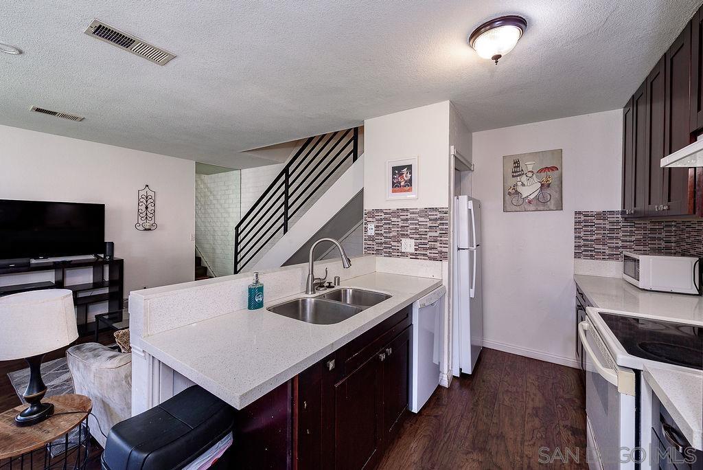 Detail Gallery Image 5 of 26 For 9855  Mission Greens Ct  #3,  Santee,  CA 92071 - 2 Beds | 1 Baths