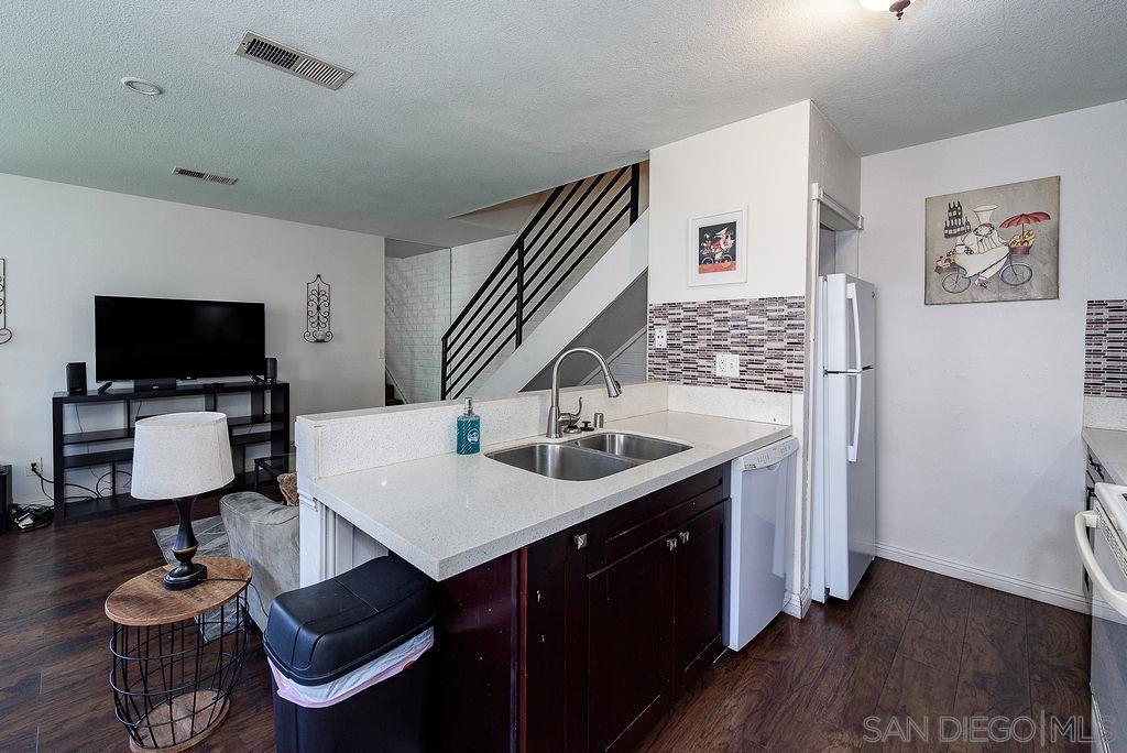 Detail Gallery Image 7 of 26 For 9855  Mission Greens Ct  #3,  Santee,  CA 92071 - 2 Beds | 1 Baths