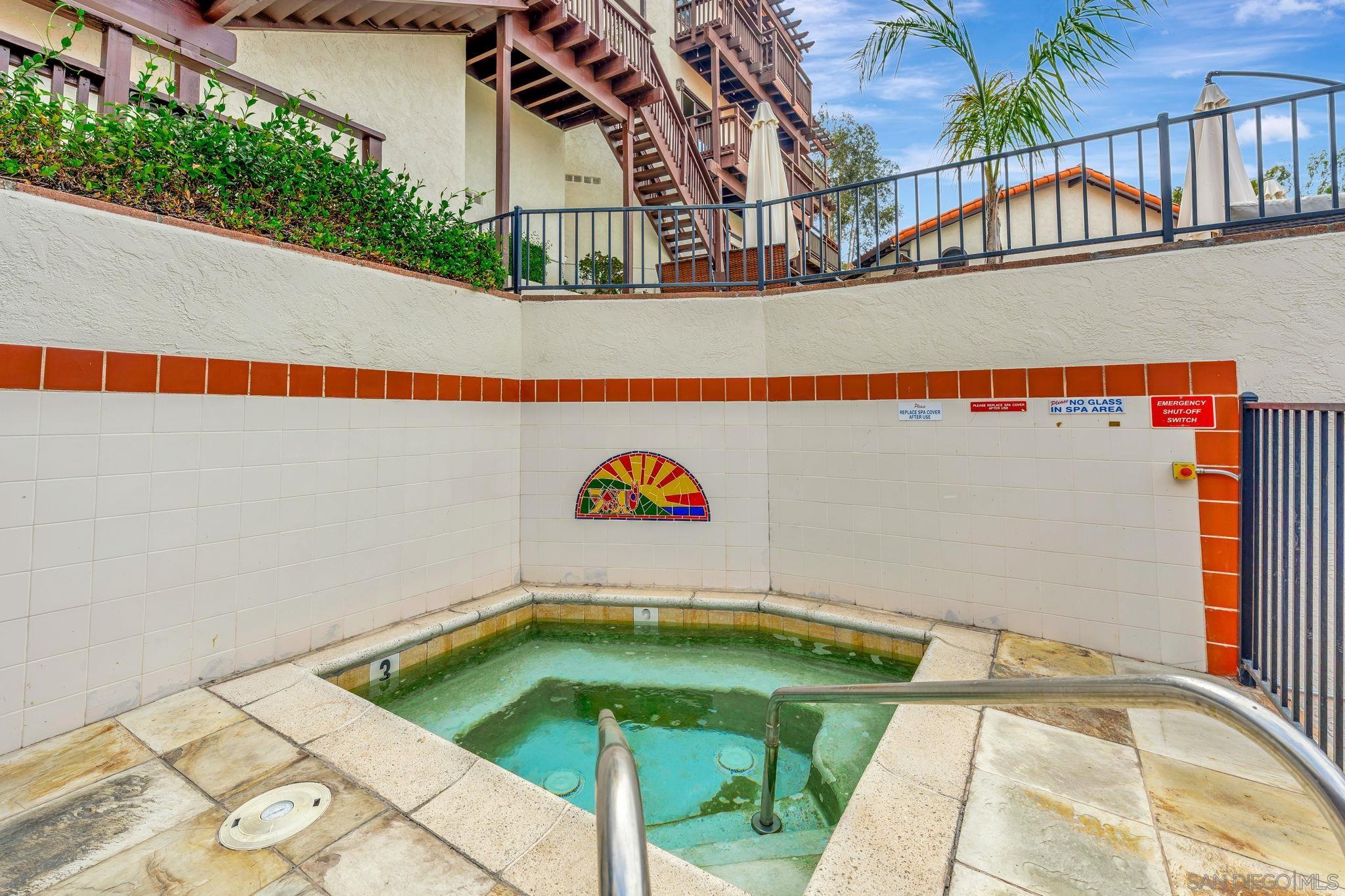 Detail Gallery Image 8 of 39 For 4016  Ampudia, San Diego,  CA 92110 - 3 Beds | 2/1 Baths