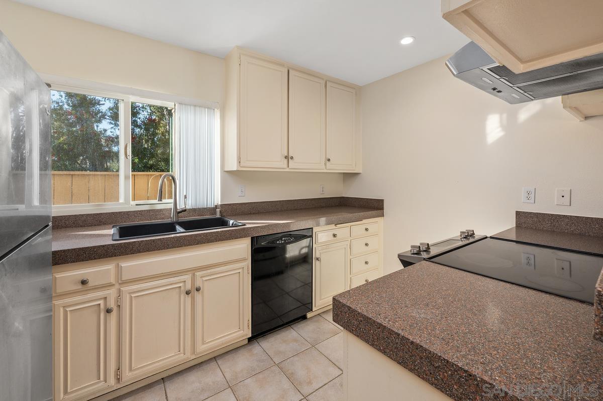 Detail Gallery Image 12 of 27 For 9640  Caminito Del Feliz, San Diego,  CA 92121 - 3 Beds | 1/1 Baths