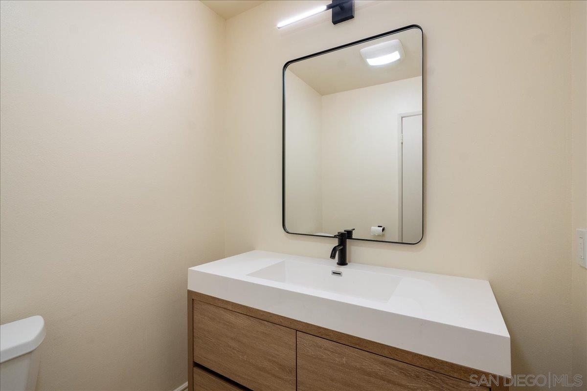 Detail Gallery Image 13 of 32 For 1496  Camino Lujan, San Diego,  CA 92111 - 3 Beds | 2/1 Baths