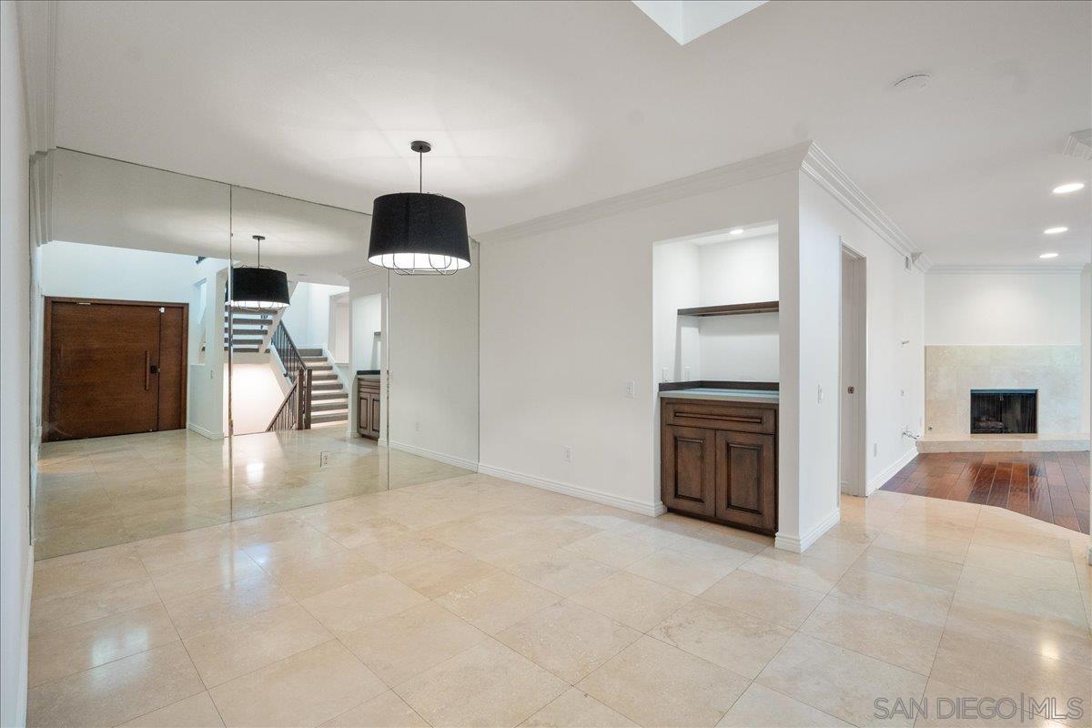 Detail Gallery Image 6 of 32 For 1496  Camino Lujan, San Diego,  CA 92111 - 3 Beds | 2/1 Baths