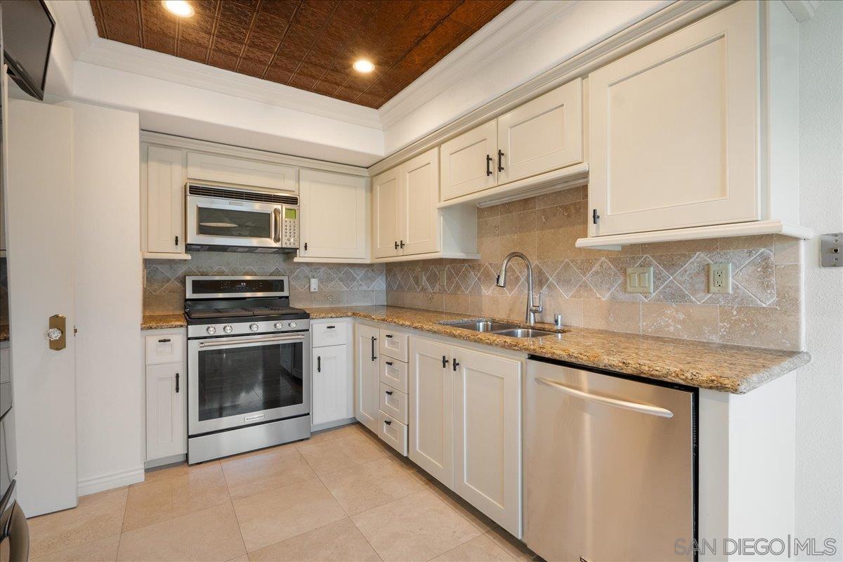 Detail Gallery Image 8 of 32 For 1496  Camino Lujan, San Diego,  CA 92111 - 3 Beds | 2/1 Baths