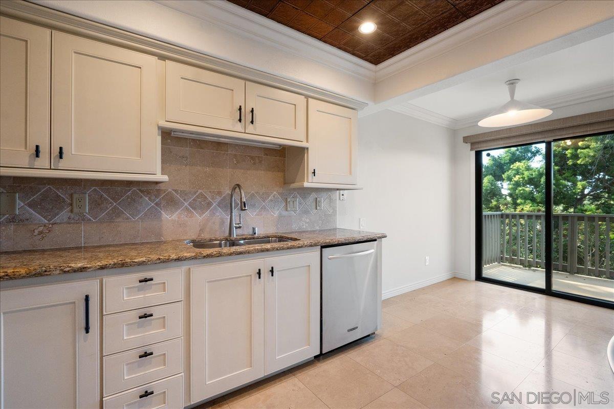 Detail Gallery Image 9 of 32 For 1496  Camino Lujan, San Diego,  CA 92111 - 3 Beds | 2/1 Baths