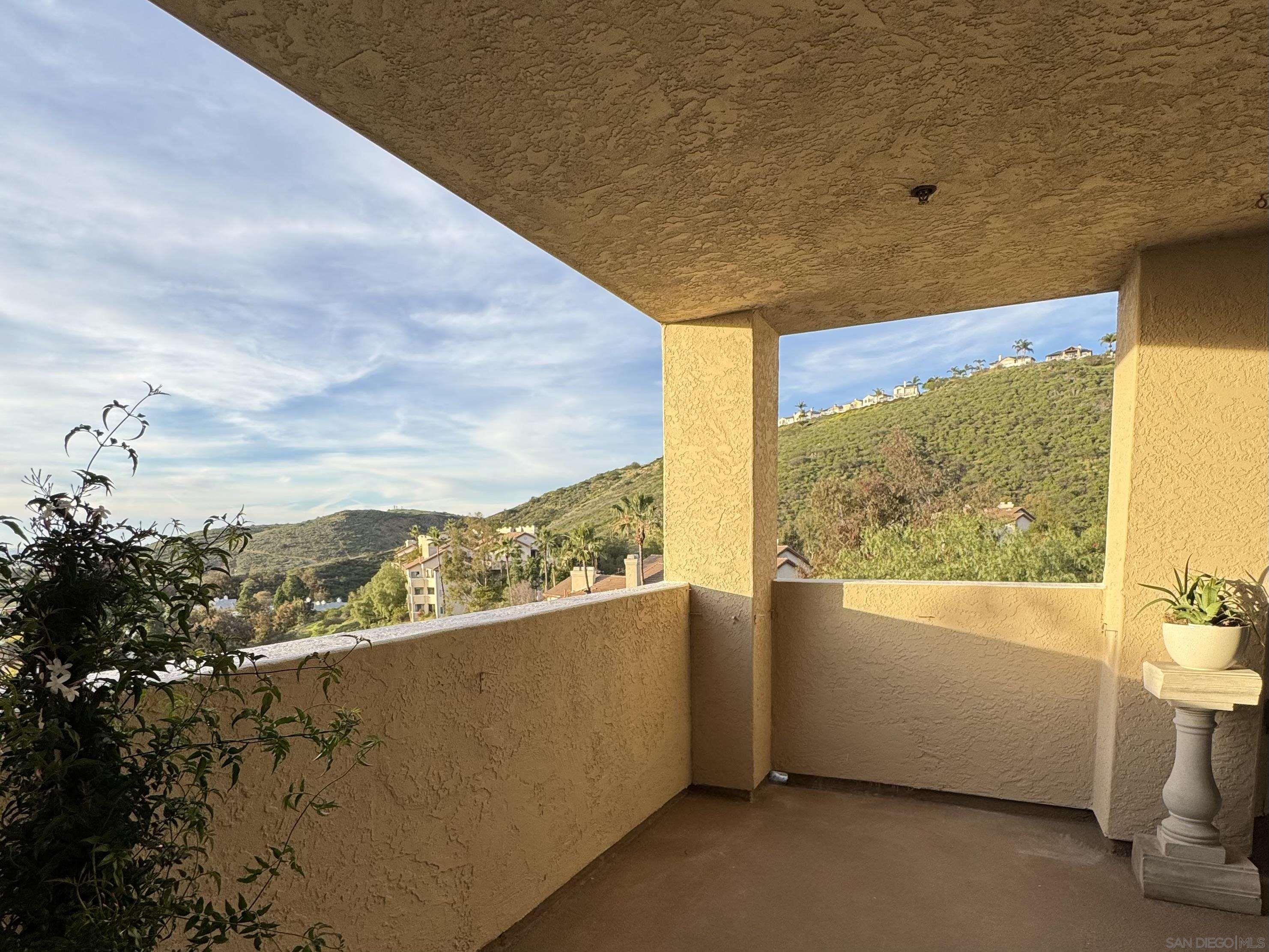 Detail Gallery Image 2 of 22 For 11285  Affinity Ct  #124,  San Diego,  CA 92131 - 3 Beds | 2 Baths