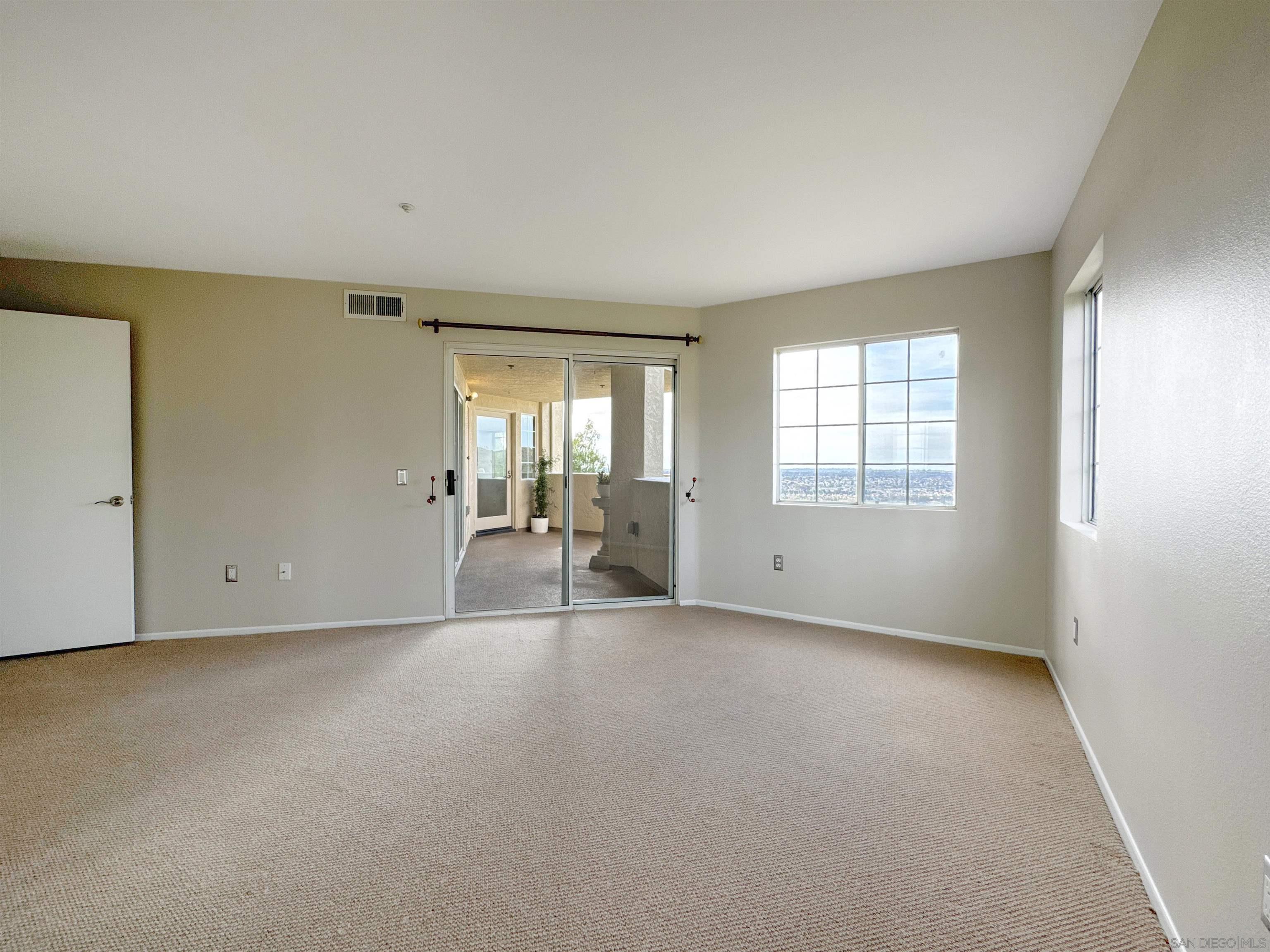 Detail Gallery Image 11 of 22 For 11285  Affinity Ct  #124,  San Diego,  CA 92131 - 3 Beds | 2 Baths