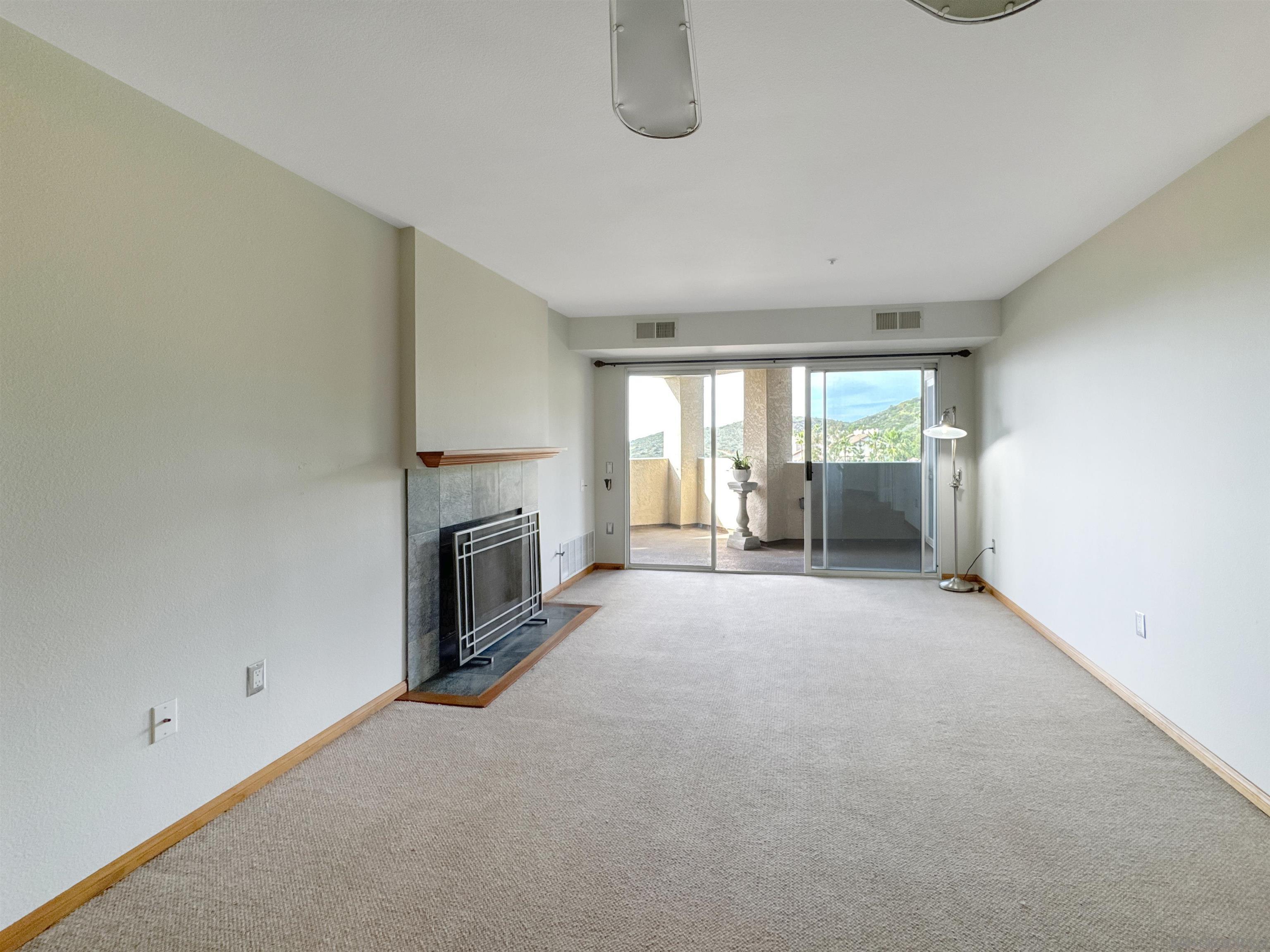 Detail Gallery Image 7 of 22 For 11285  Affinity Ct  #124,  San Diego,  CA 92131 - 3 Beds | 2 Baths
