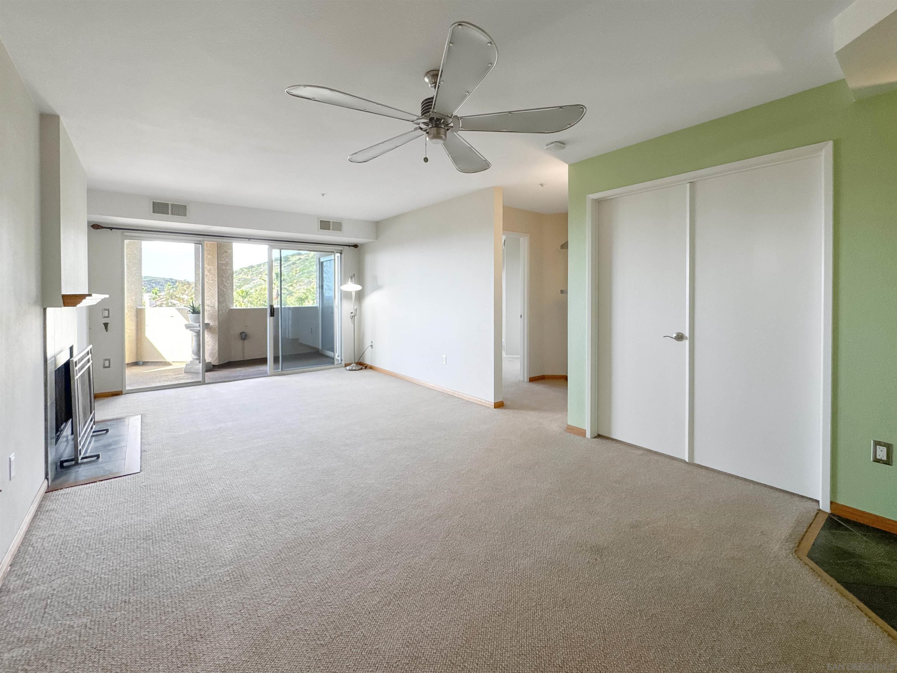 Detail Gallery Image 8 of 22 For 11285  Affinity Ct  #124,  San Diego,  CA 92131 - 3 Beds | 2 Baths