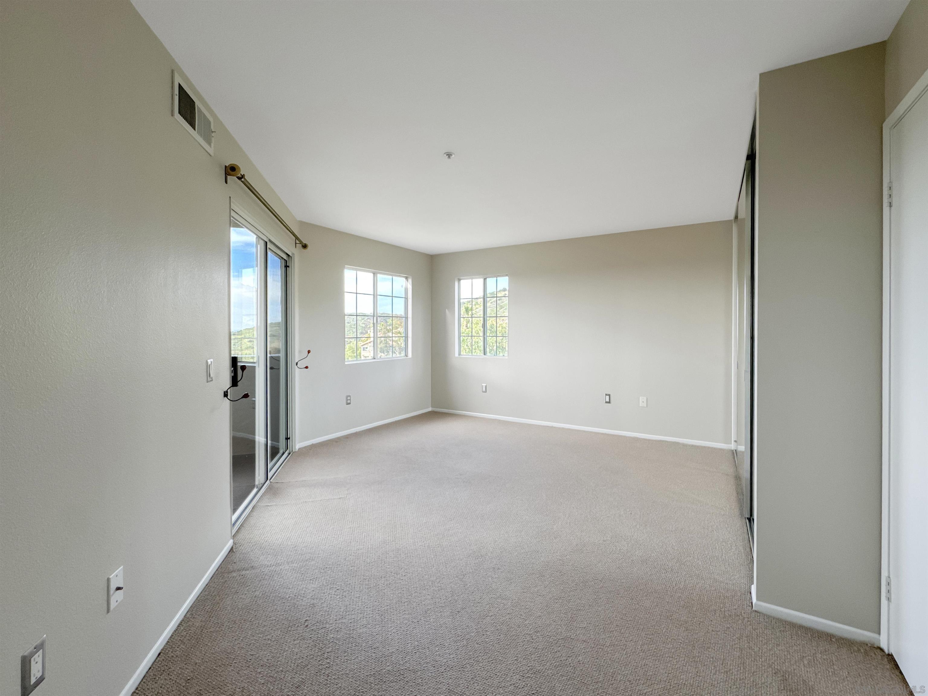 Detail Gallery Image 10 of 22 For 11285  Affinity Ct  #124,  San Diego,  CA 92131 - 3 Beds | 2 Baths