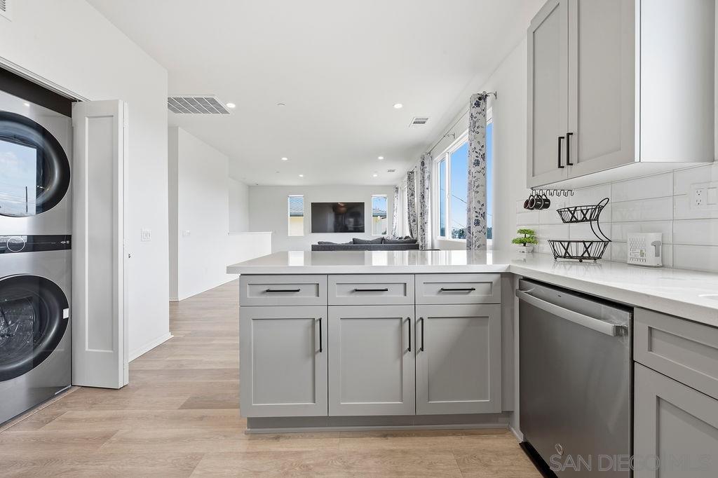 Detail Gallery Image 17 of 32 For 5270  San Bernardo Ter, San Diego,  CA 92114 - 4 Beds | 2/1 Baths